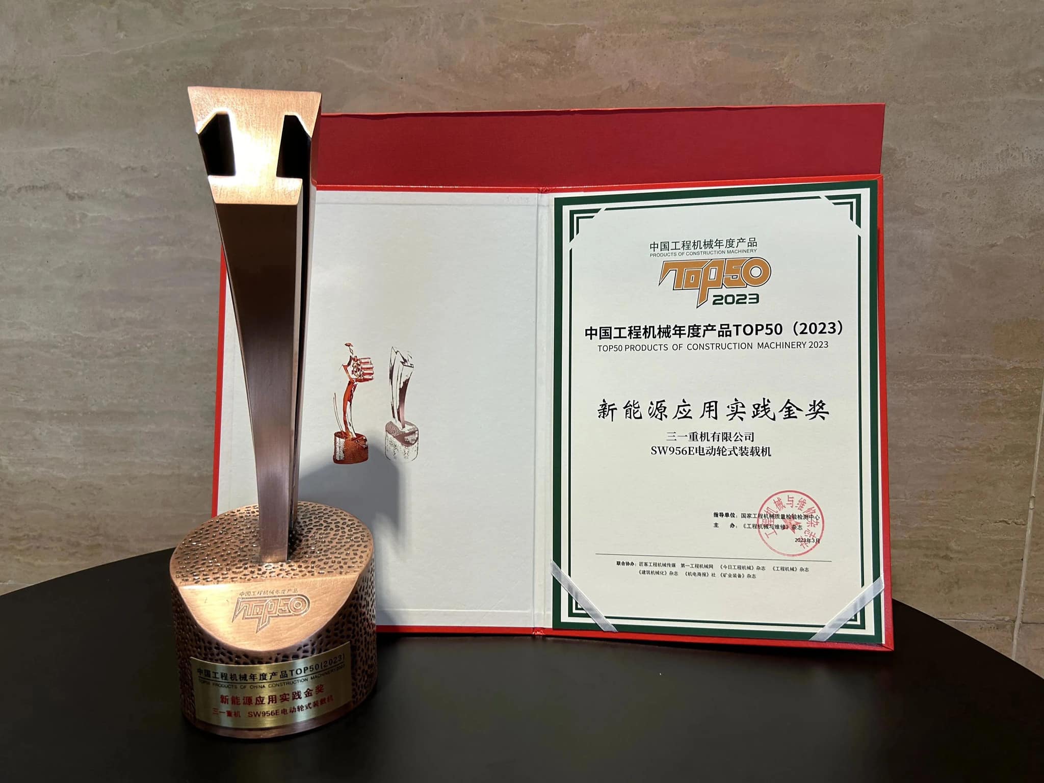 xúc lật điện