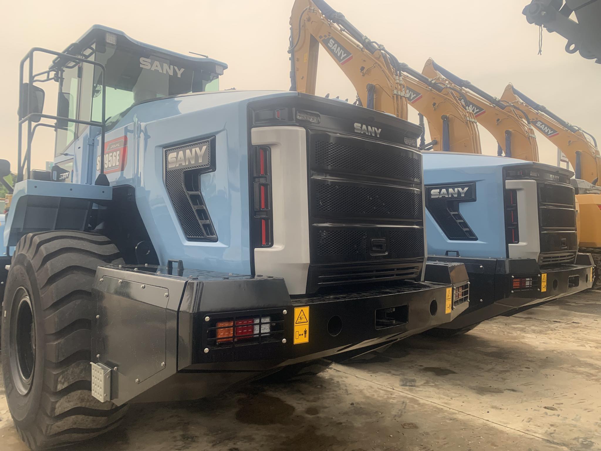 xúc lật điện sany
