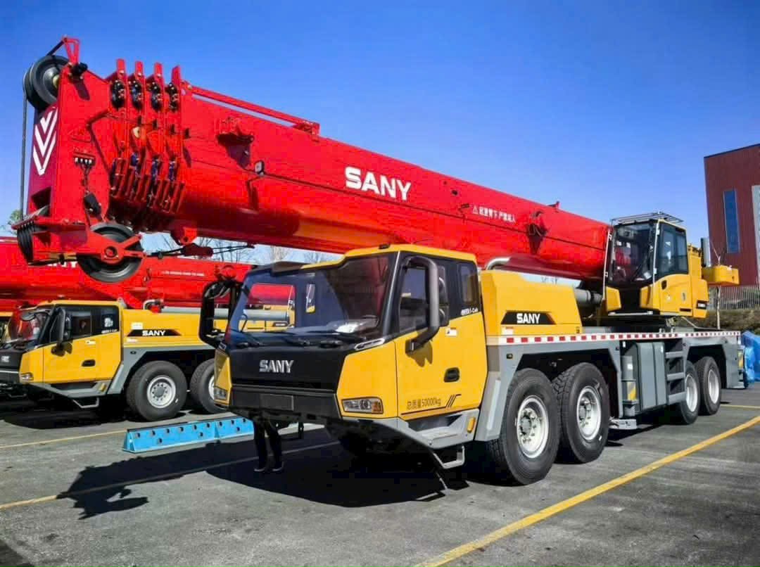 Cần cẩu bánh lốp SANY STC800T tải trọng 80 tấn cũ đã qua sử dụng