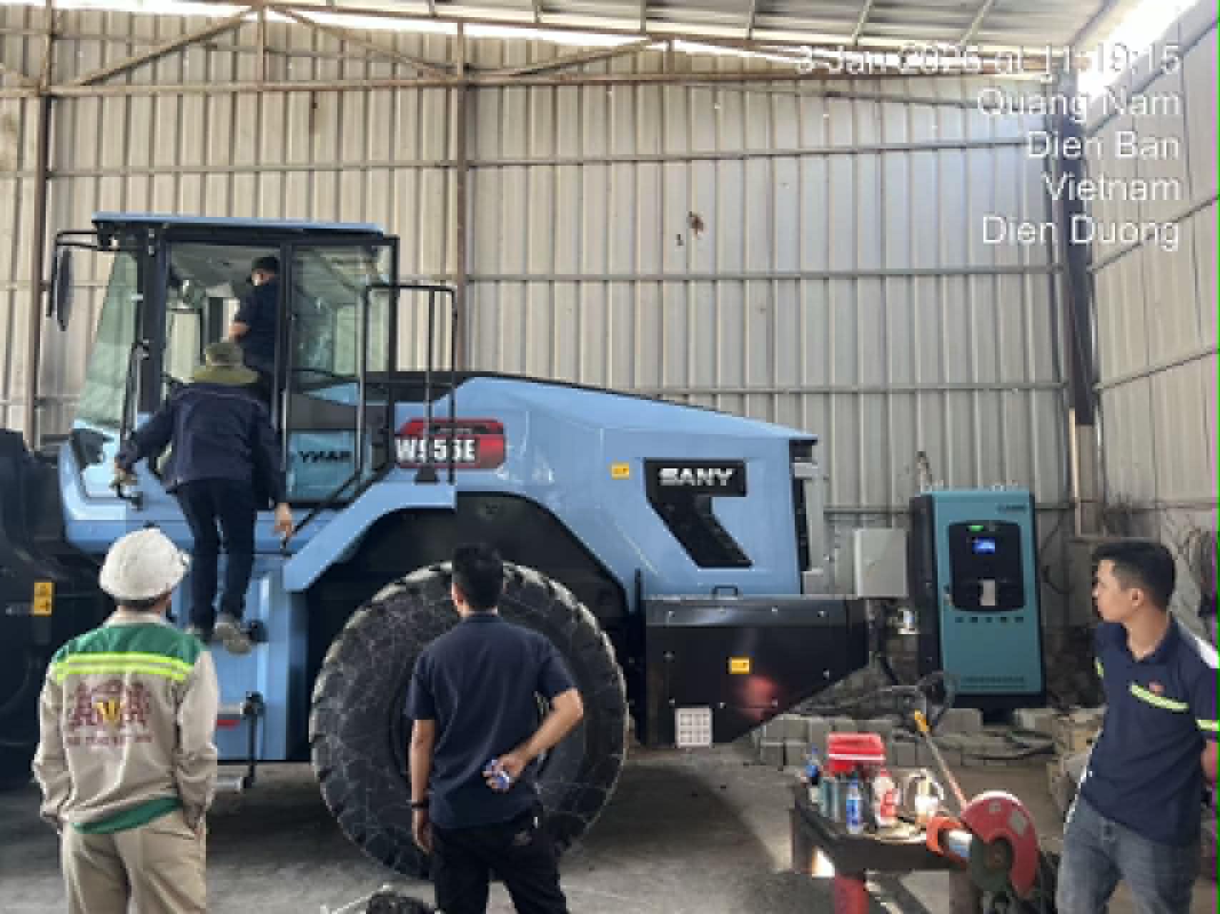 xúc lật điện