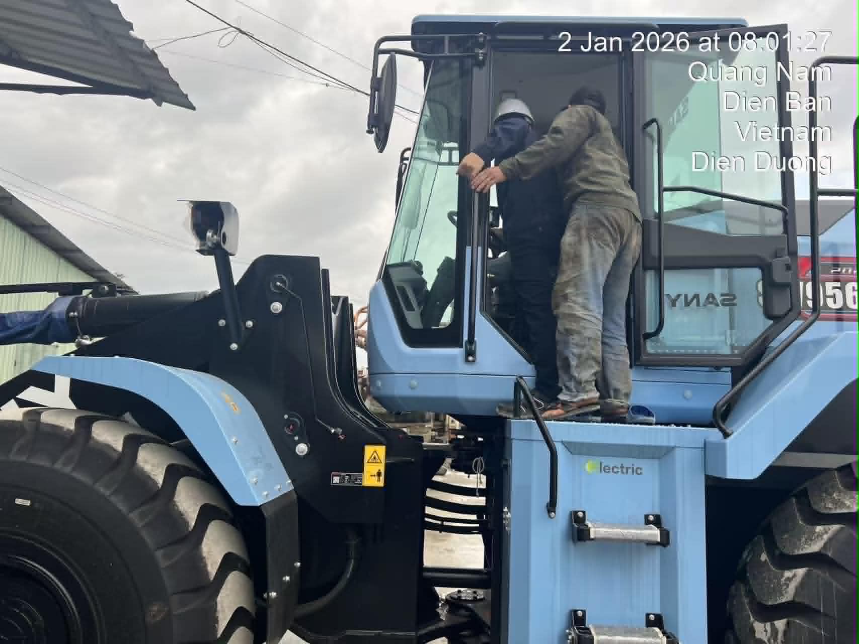 xúc lật điện