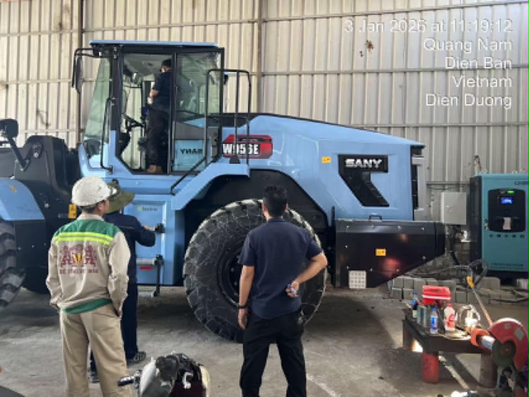 xúc lật điện