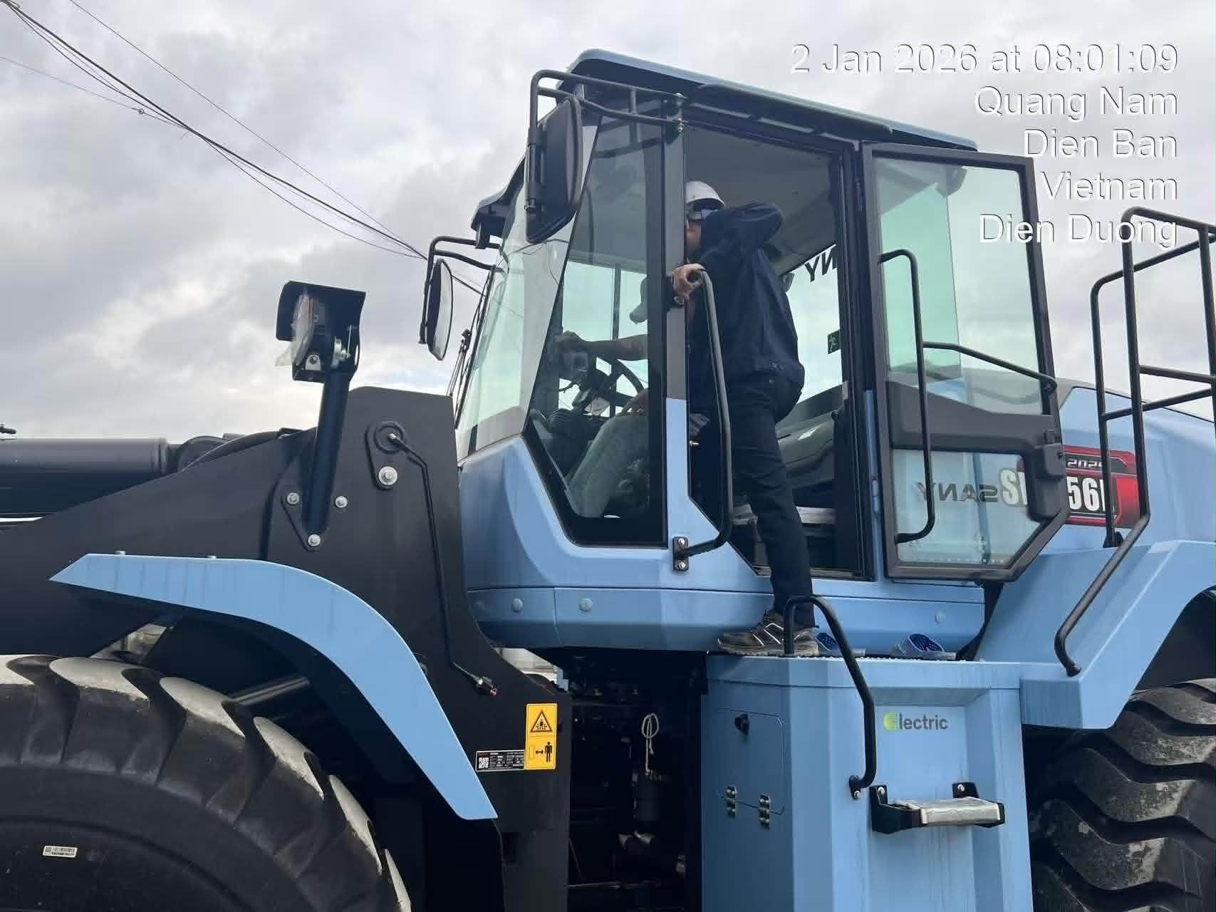 xúc lật điện