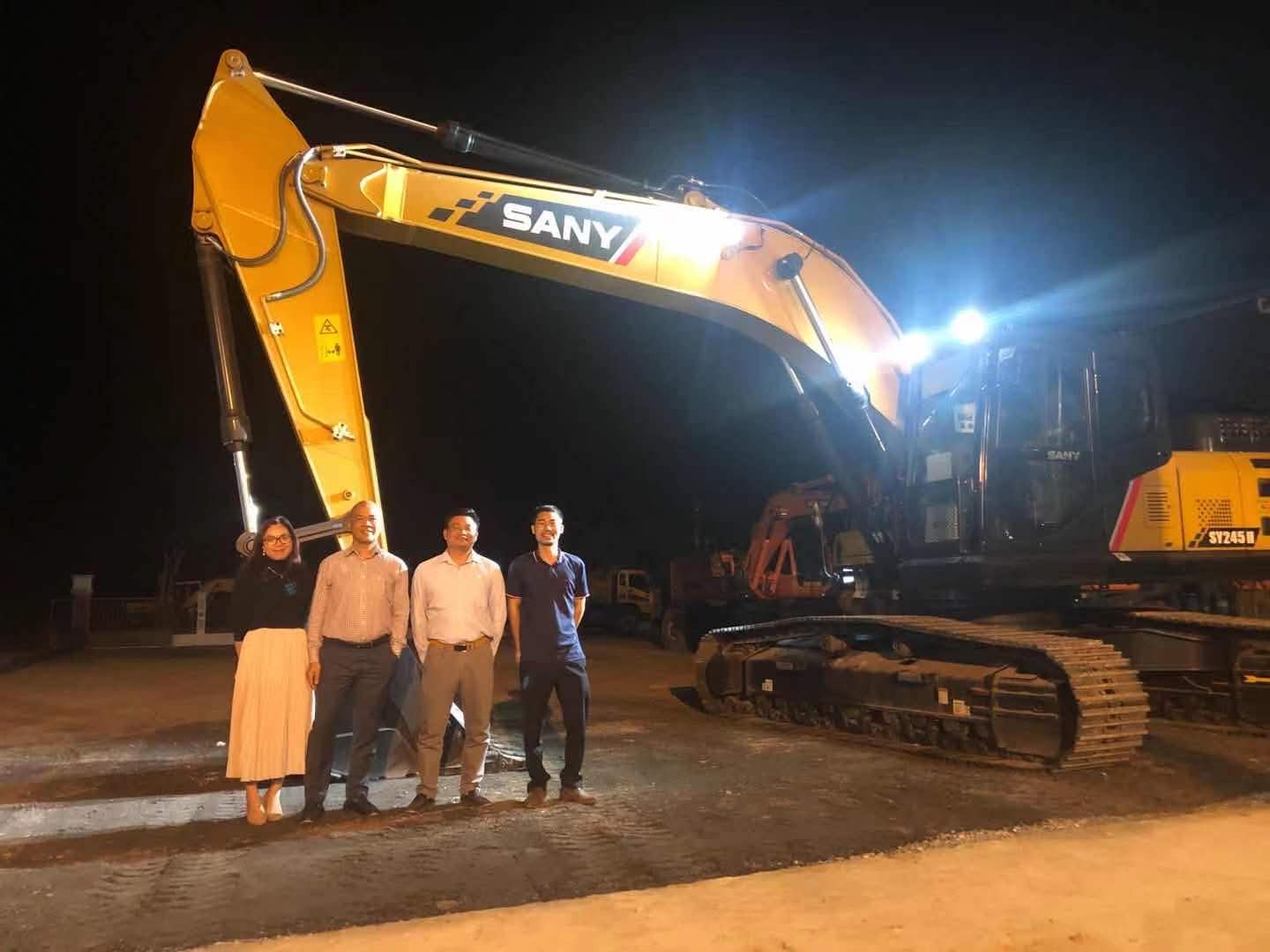 bàn giao chiếc máy xúc SANY đầu tiên tại Tuyên quang