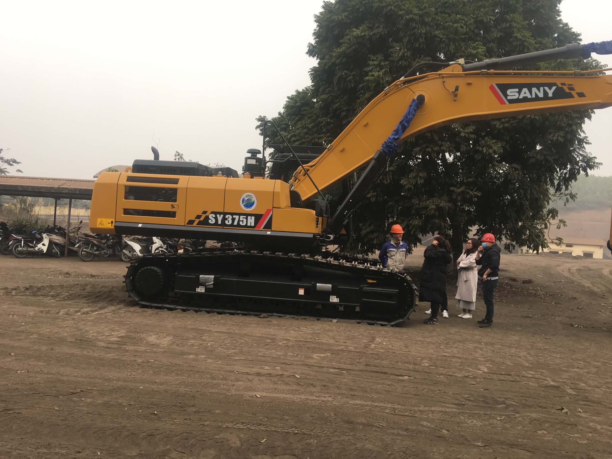 máy xúc sy375h tại Gang thép Tuyên Quang