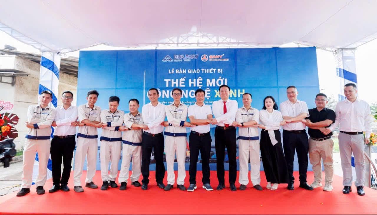 Hòa Phát Dung Quất điện hóa máy công trình SANY SW956E