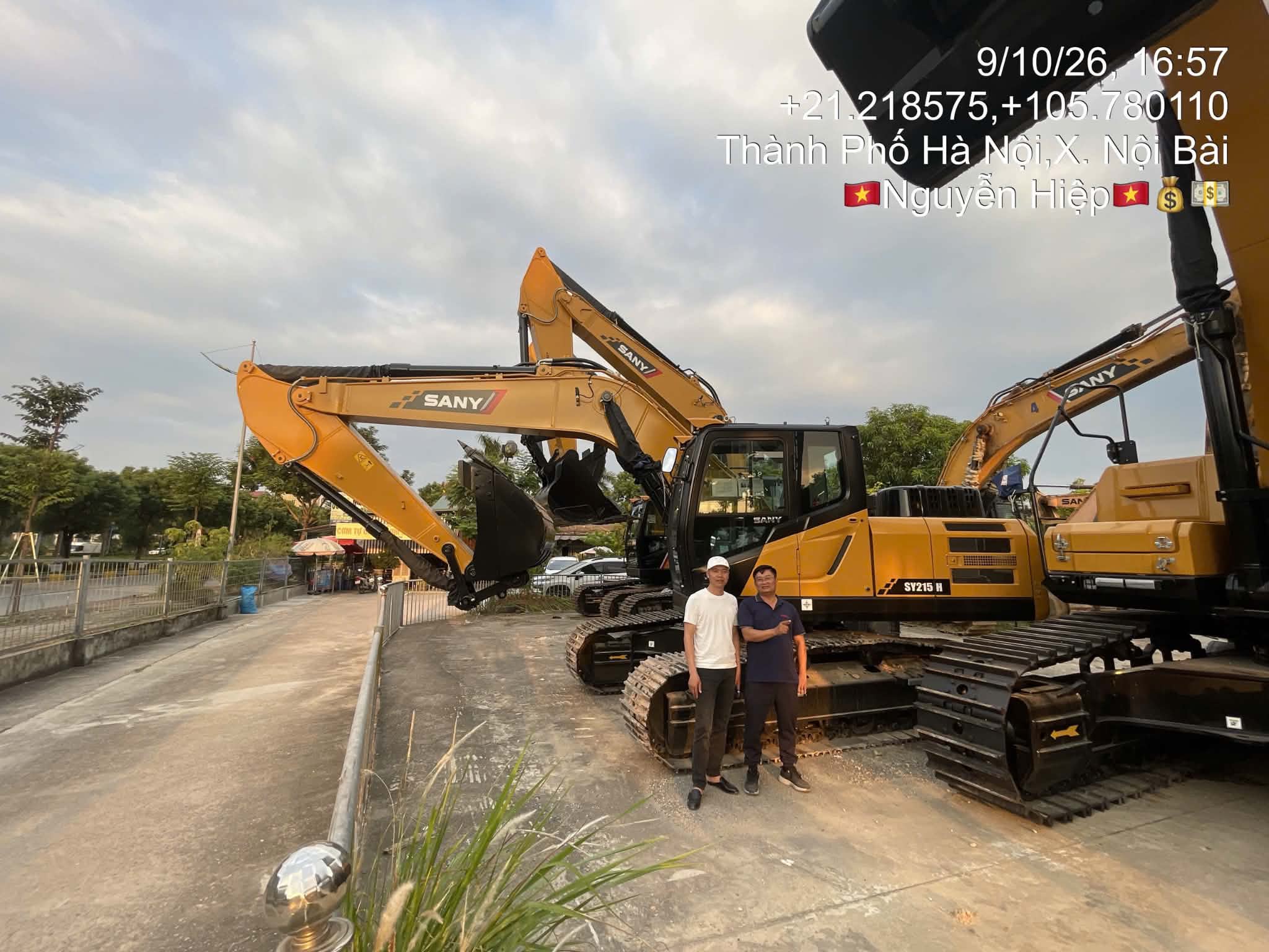 ảnh chụp cùng khách hàng