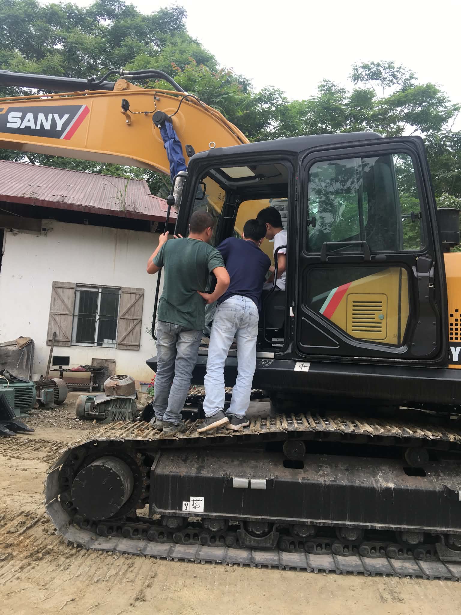 máy xúc sany