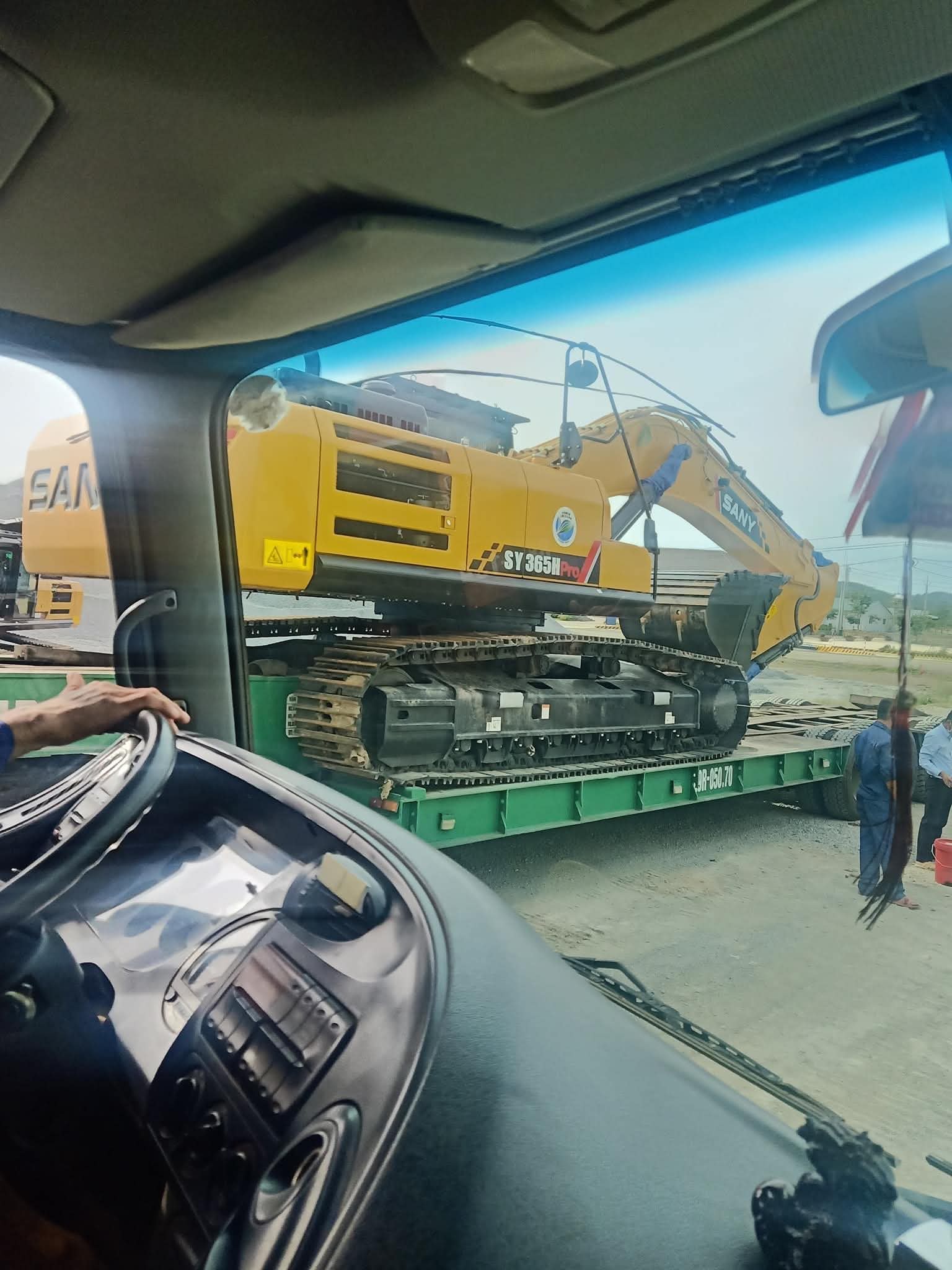 máy xúc sy365h tại tà zôn