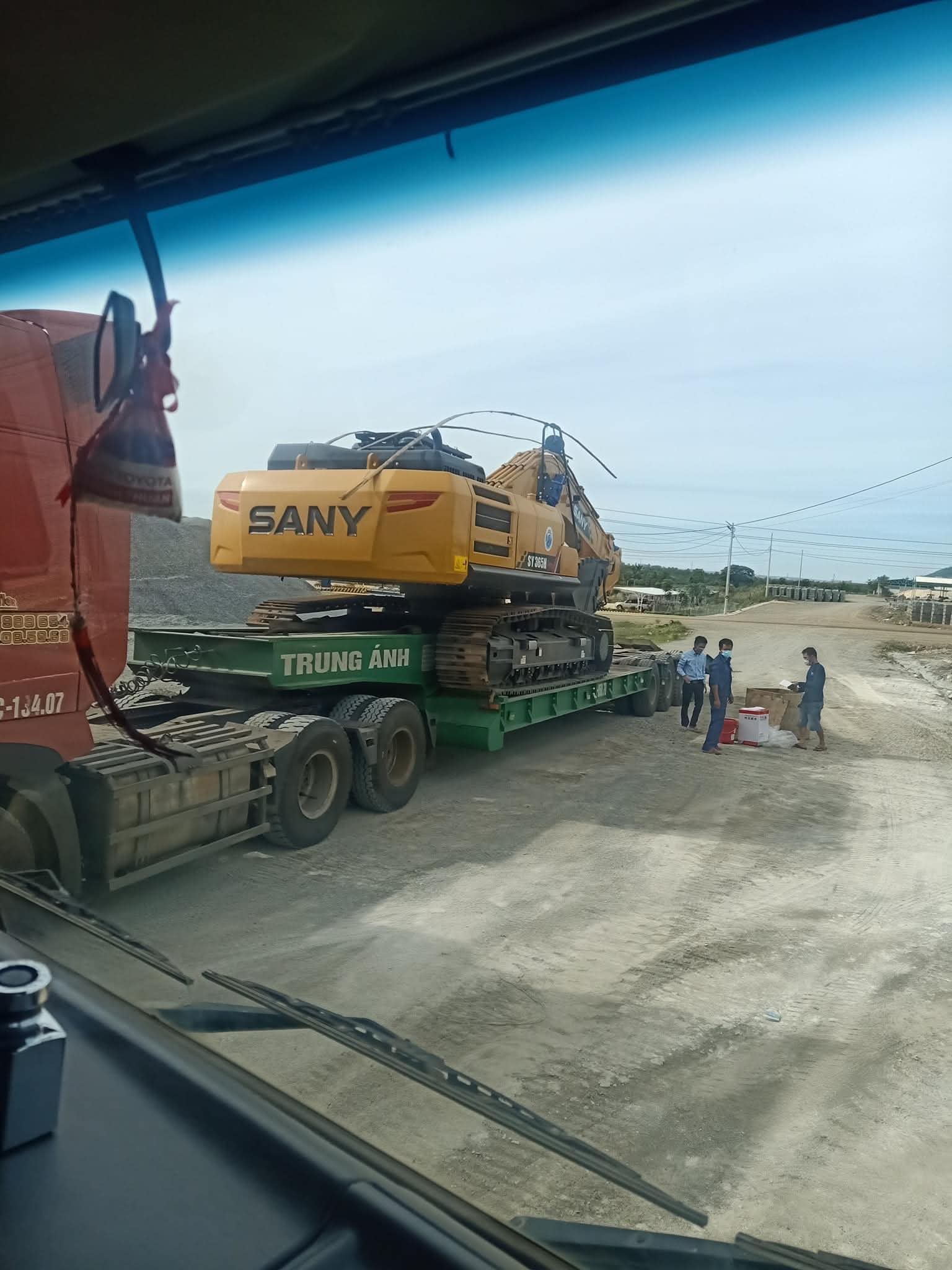 máy xúc sy365h tại tà zôn