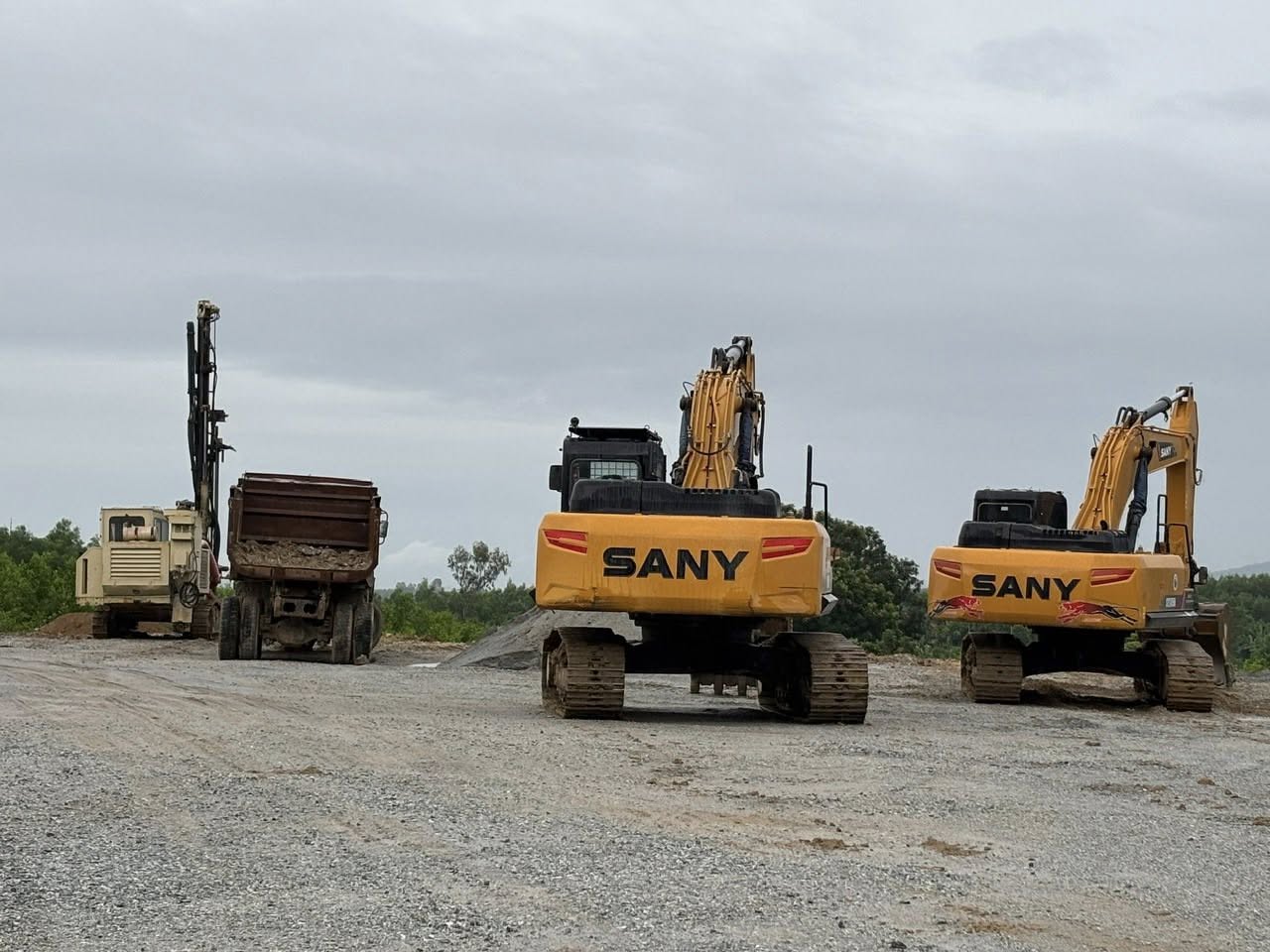 máy xúc sany