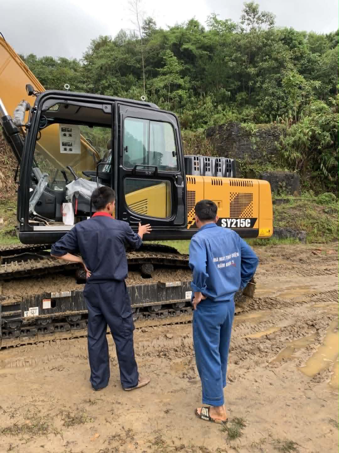 bàn giao máy xúc sy215c năm 2020