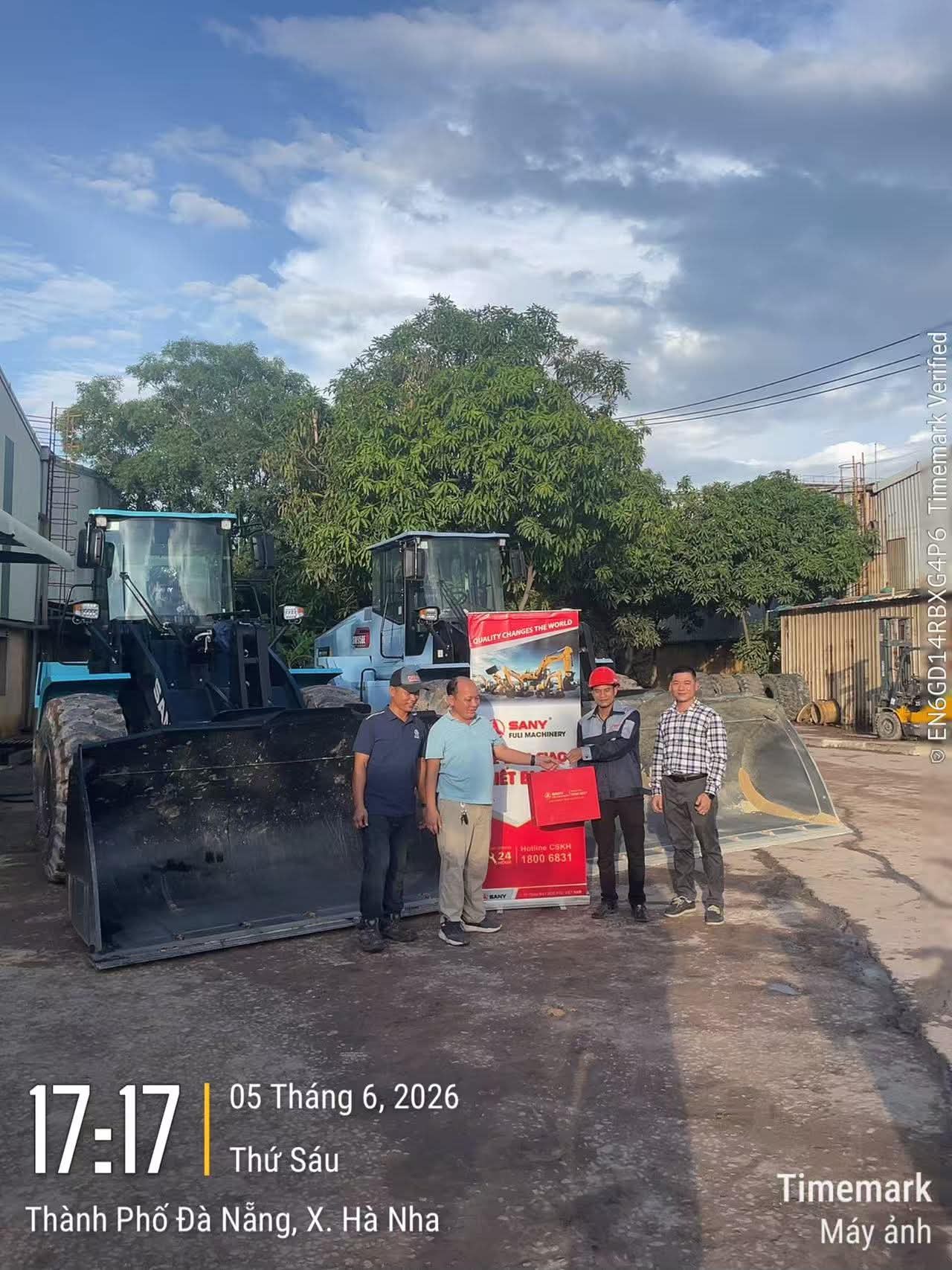 xúc lật điện sany