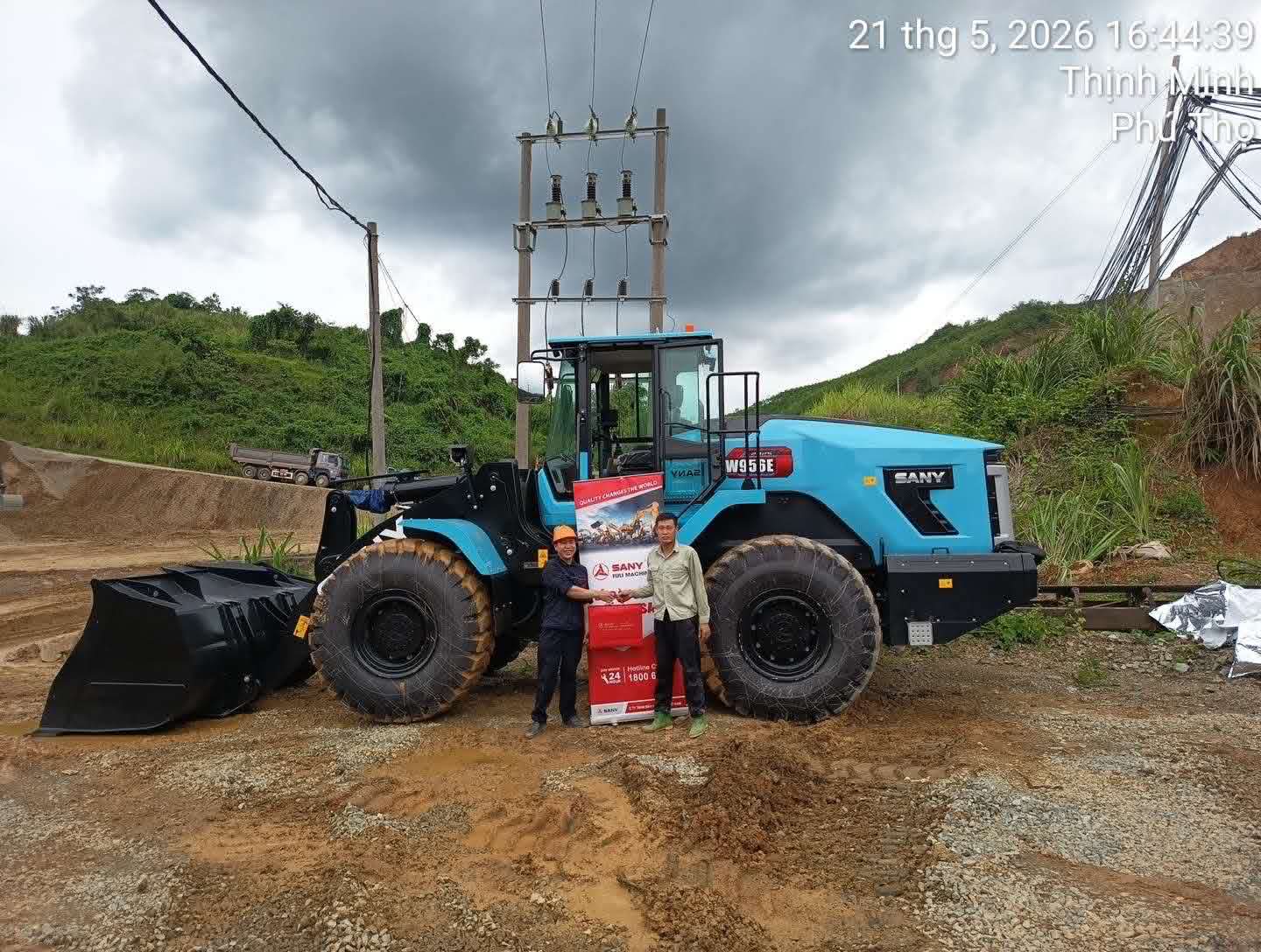 xúc lật điện sany