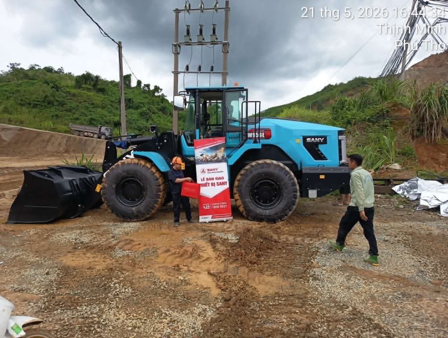 xúc lật điện