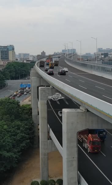 Cao tốc xếp 2 tầng độc đáo tại Trung Quốc.