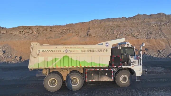 Xe tải ben mỏ tự lái, phương thức mới tăng tính hiệu quả trong khai thác mỏ