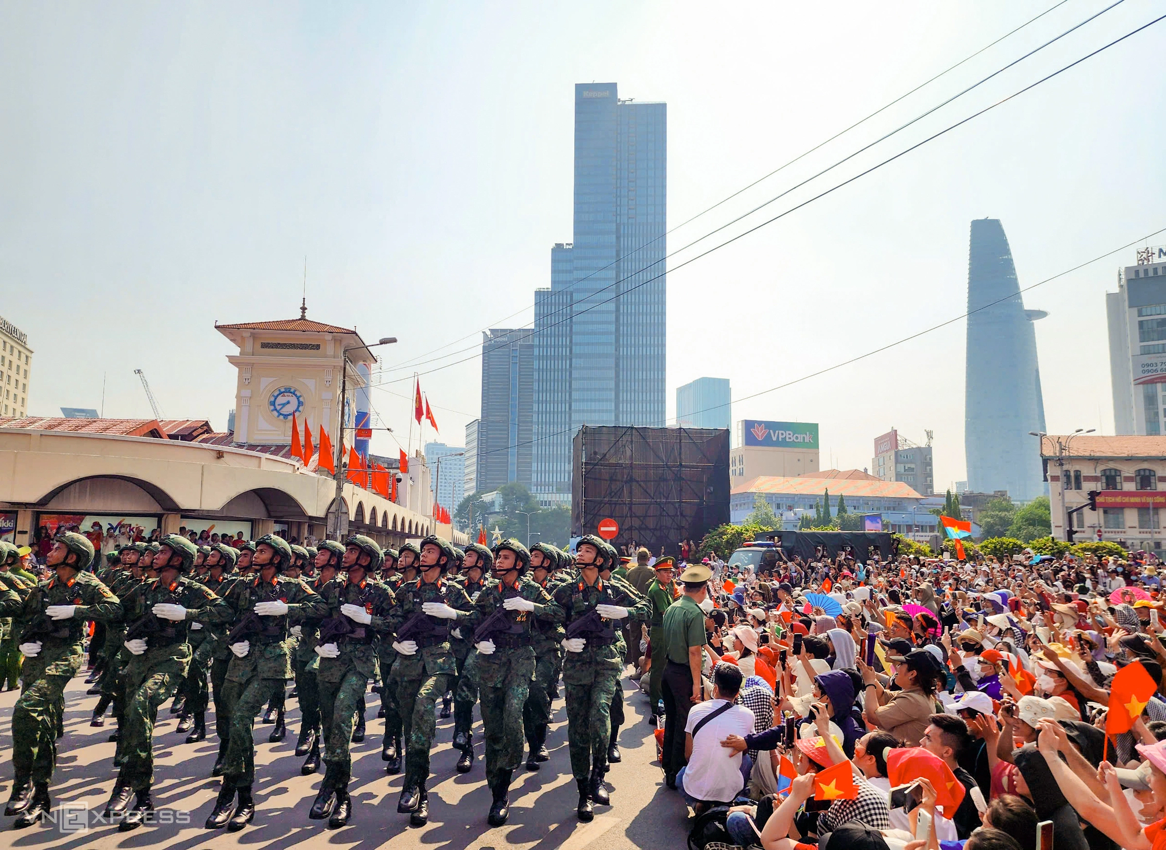 30.4.2025: Những hình ảnh nổi bật trong lễ diễu binh 50 năm thống nhất đất nước