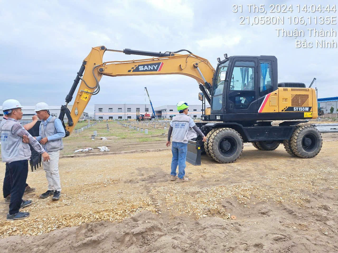máy xúc bánh lốp sany