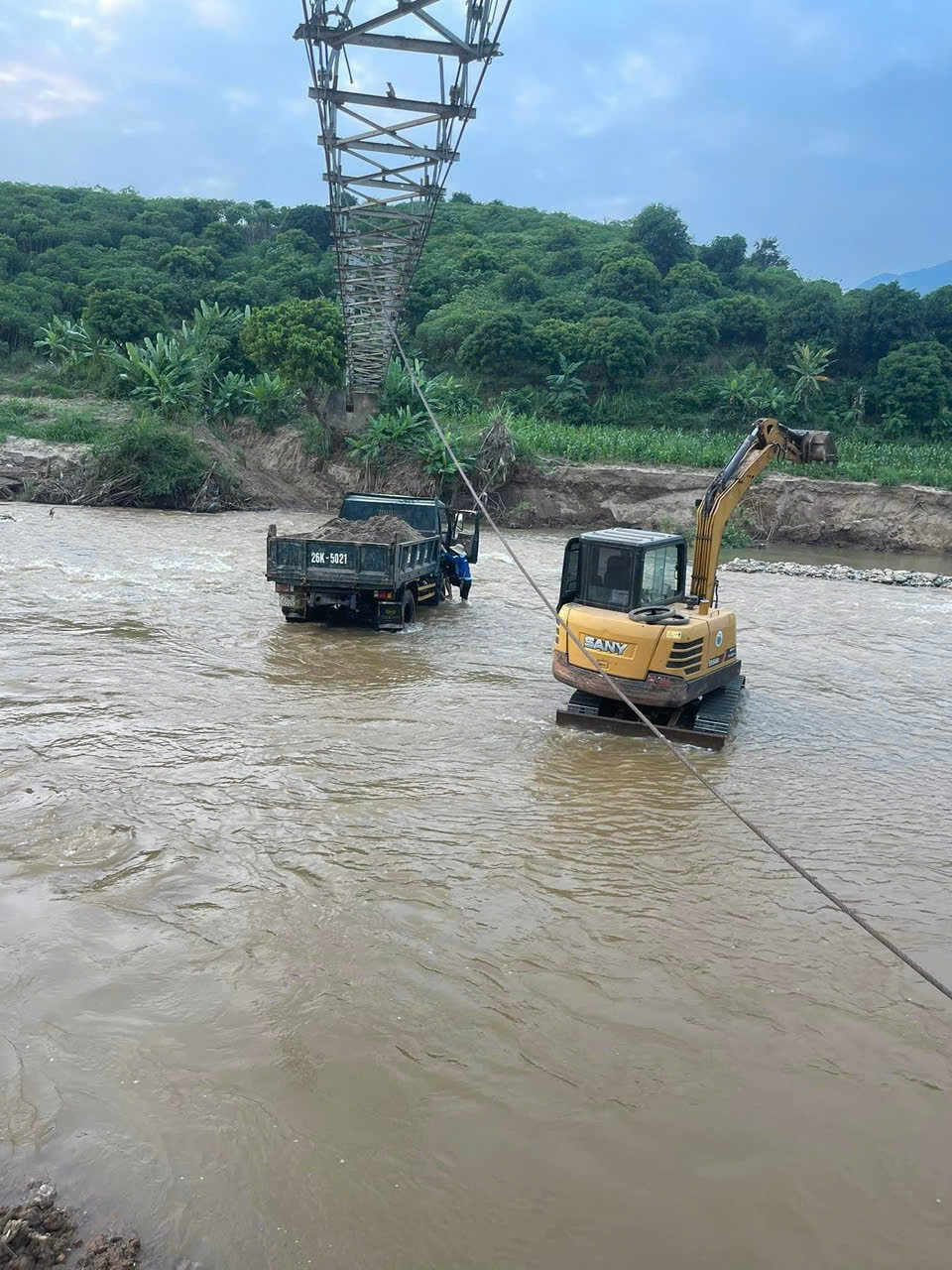 Máy xúc SANY SY55c làm việc tại Tây bắc VN