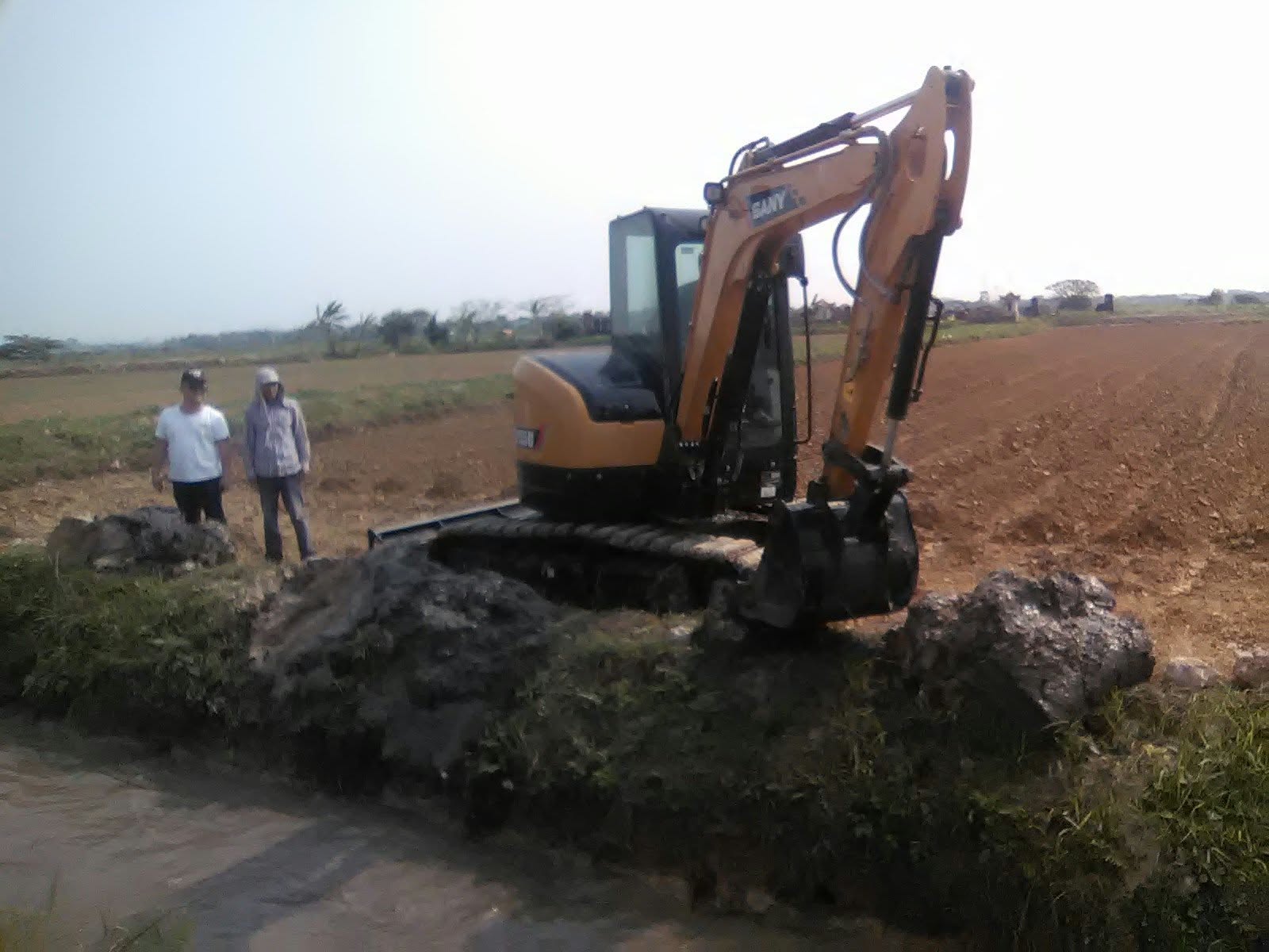 máy xúc sy55u tại thủy nguyên