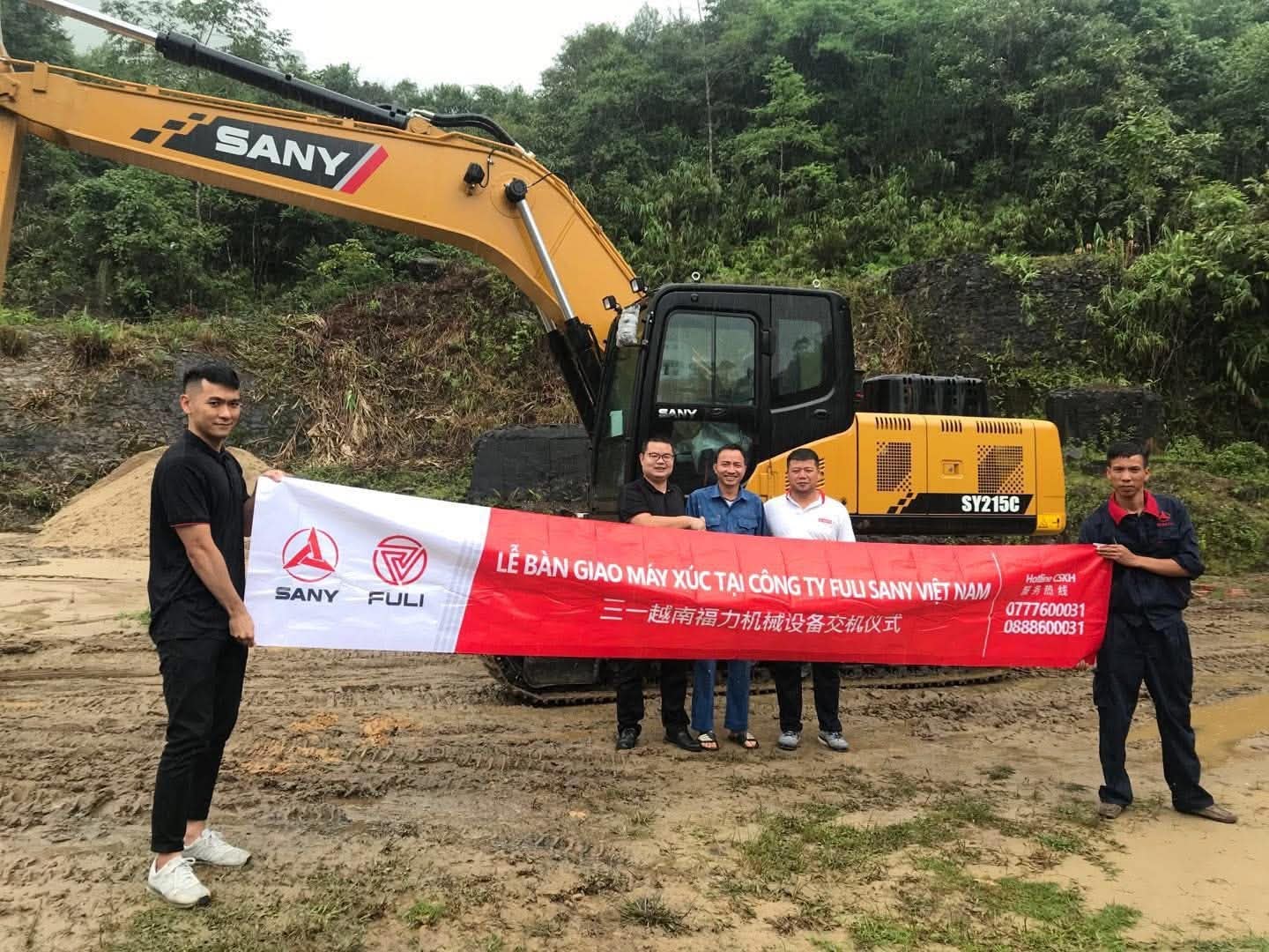 chiếc máy xúc đầu tiên do tôi bán năm 2020