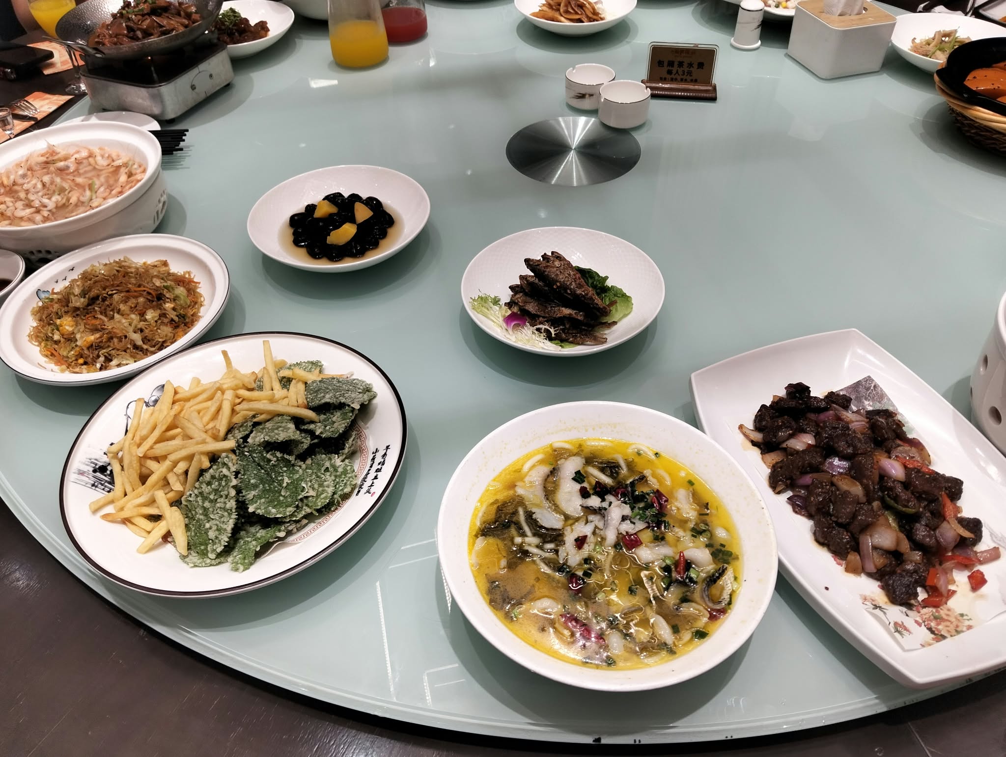 bàn ăn món trung quốc