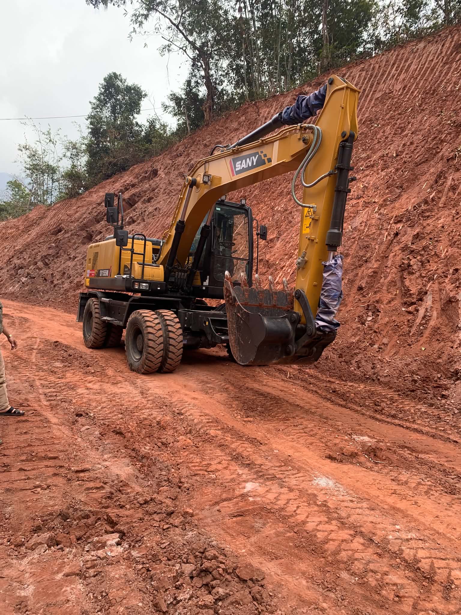 máy xúc sy155w ở Mai châu