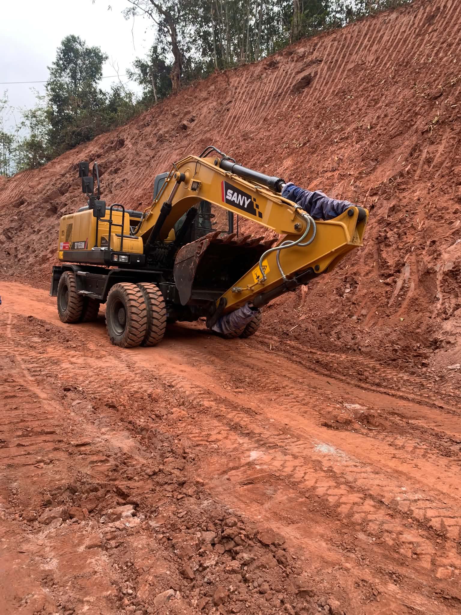 giao máy xúc sy155w ở Mai châu