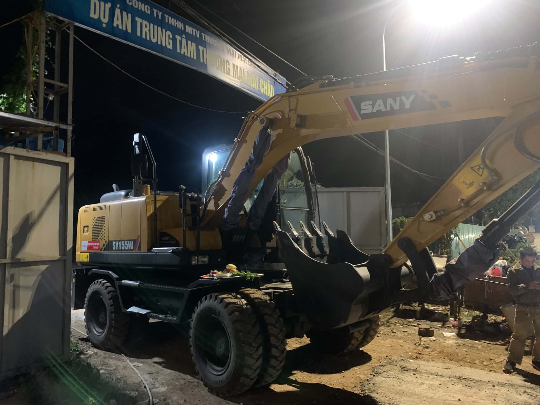 máy xúc sy155w
