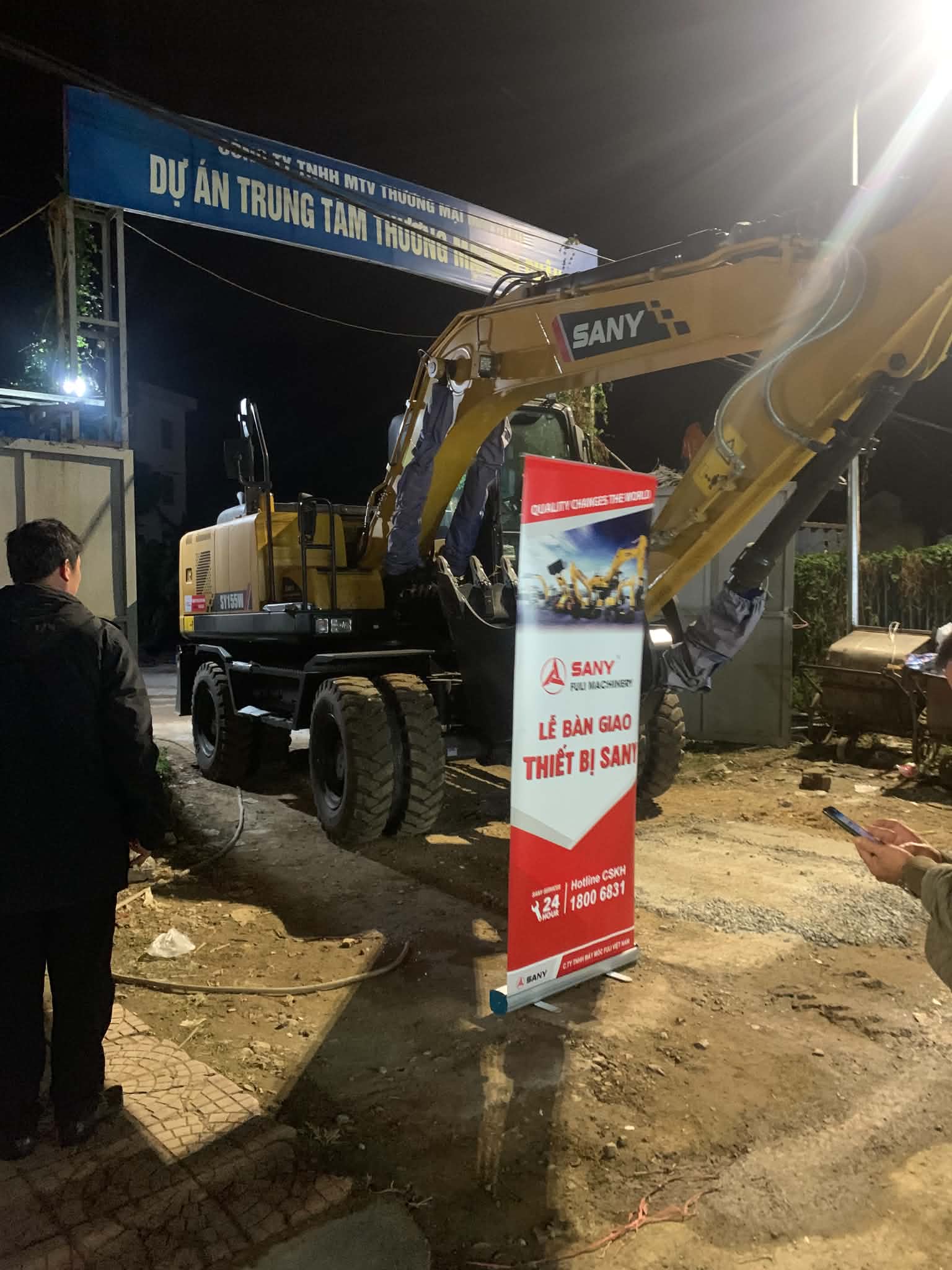 giao máy xúc sy155w ở Mai châu
