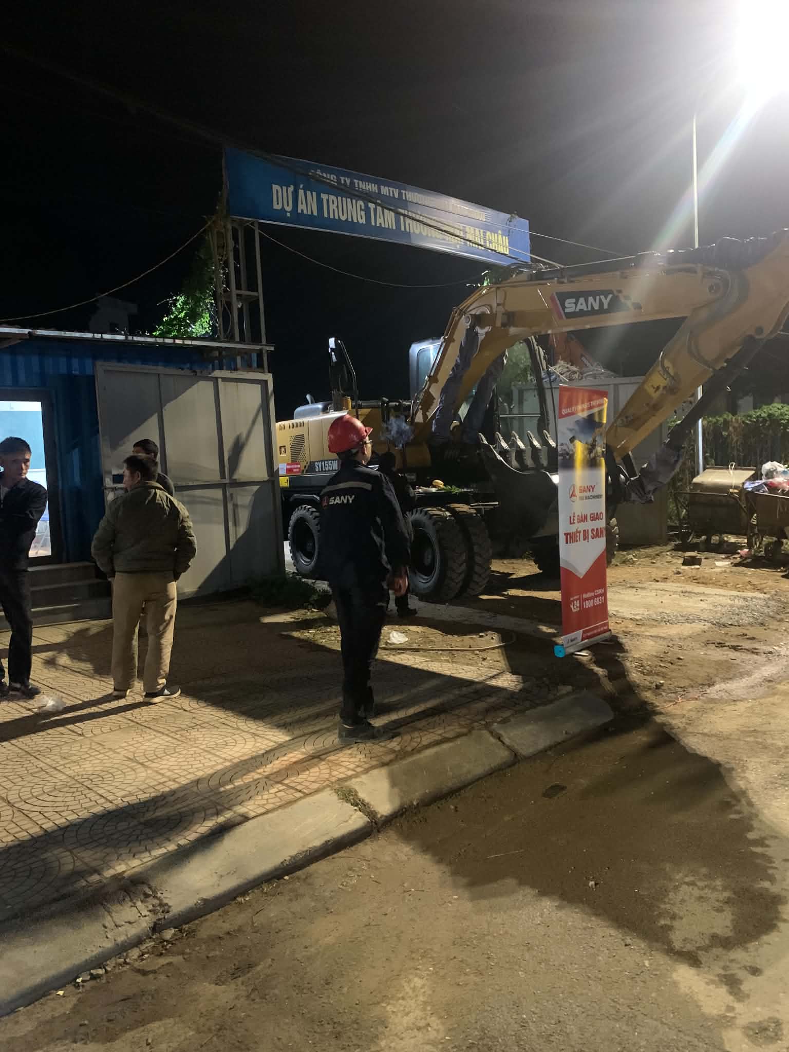 giao máy xúc sy155w ở Mai châu