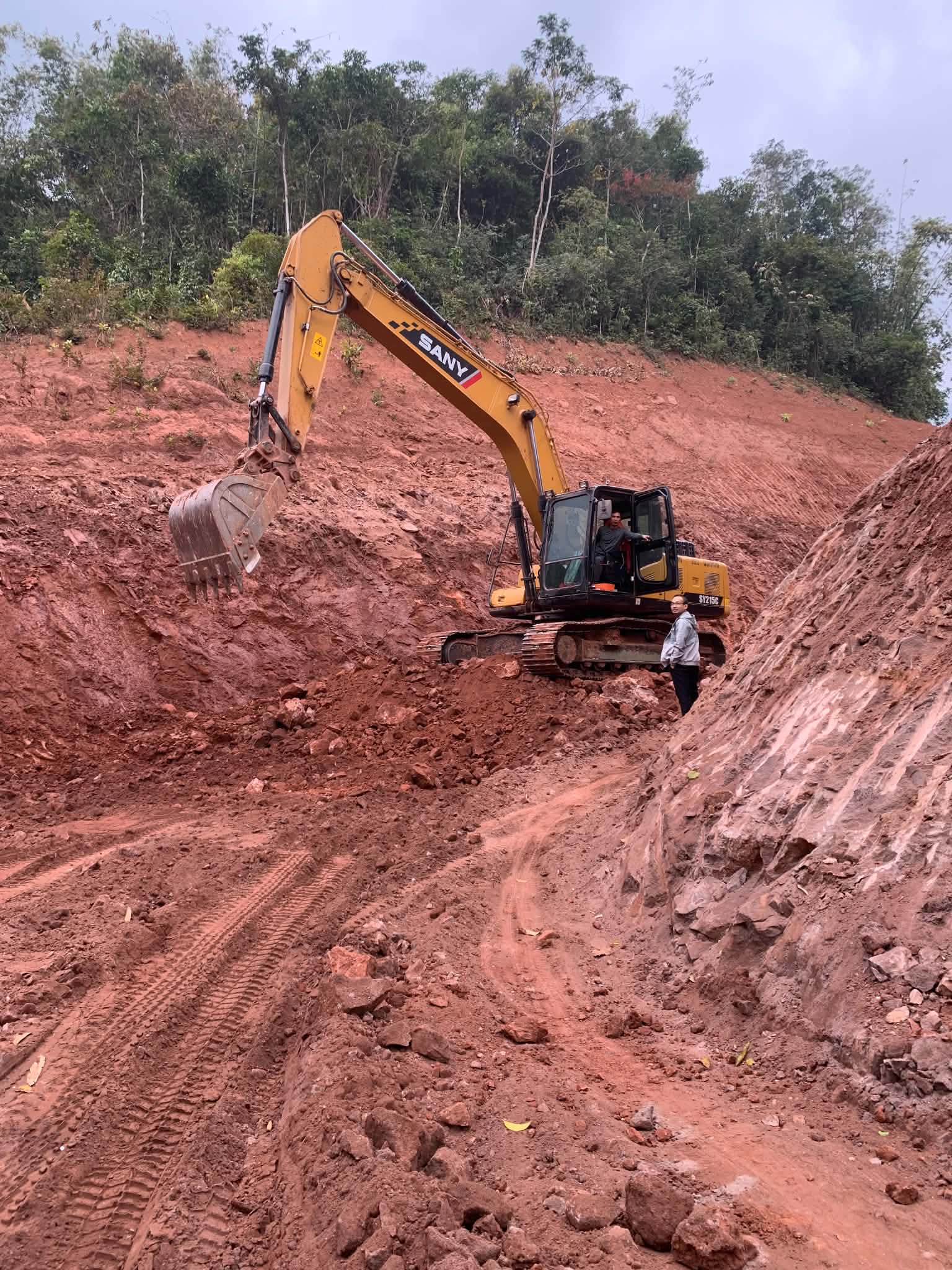 máy xúc SANY ở Mai châu