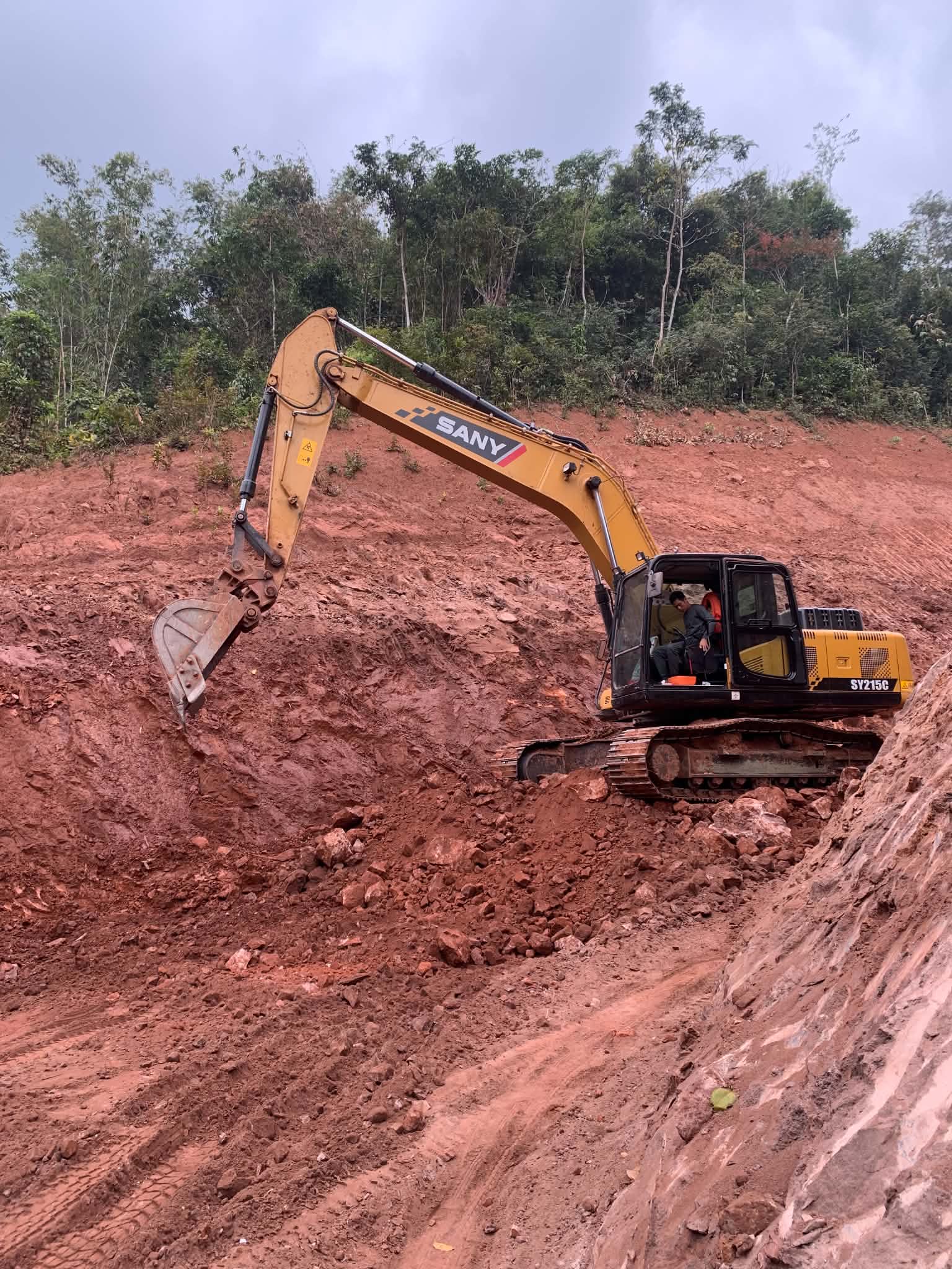 máy xúc SANY ở Mai châu