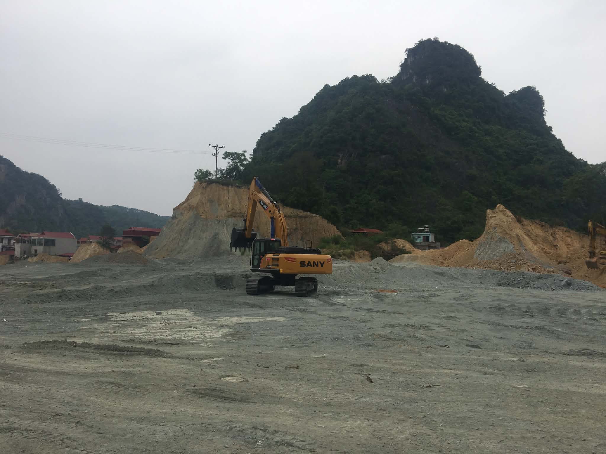 Na Sầm tháng 4/2022 – Hai chiếc SY245H