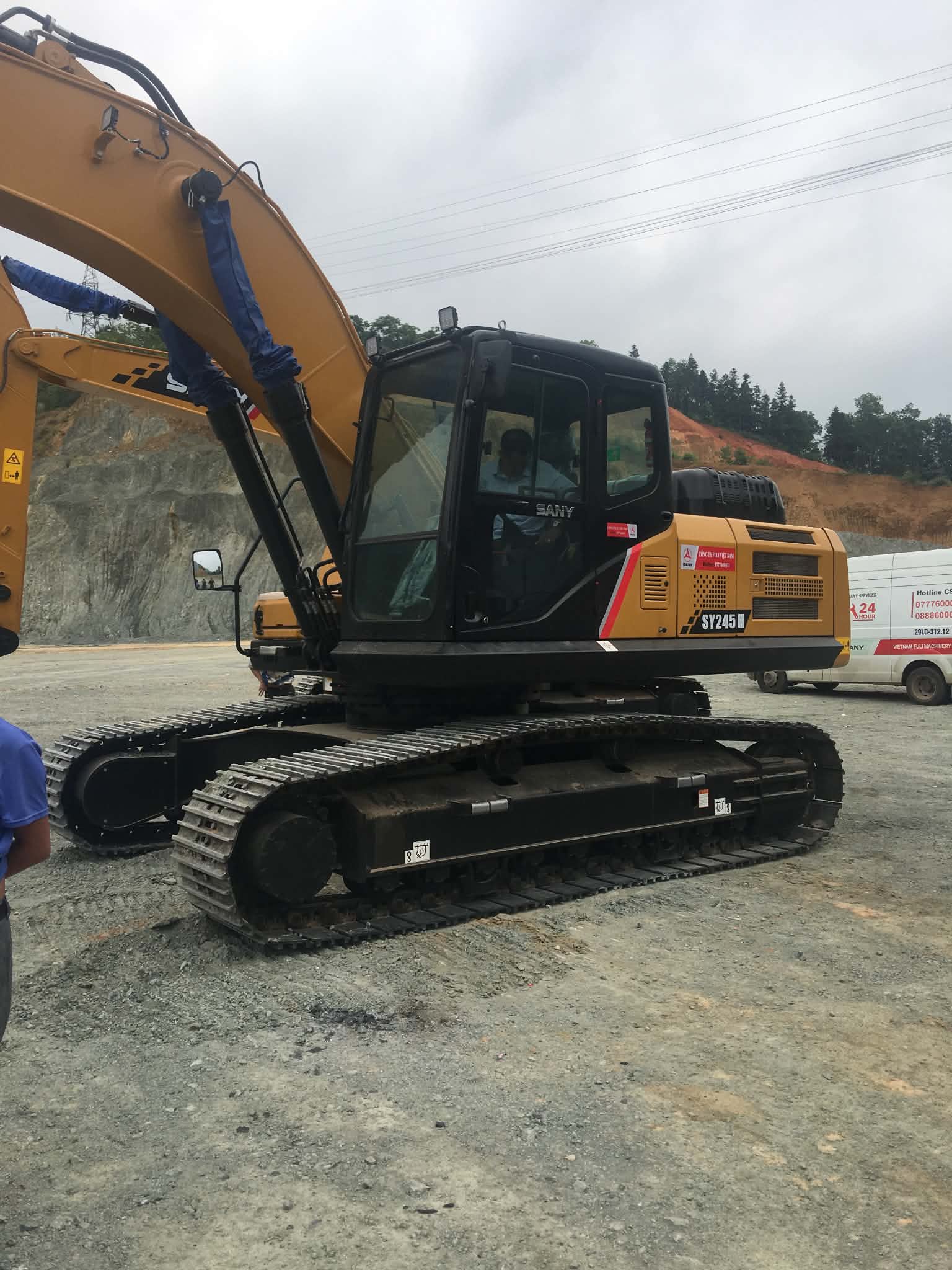 Máy xúc SY245H tại Na Sầm