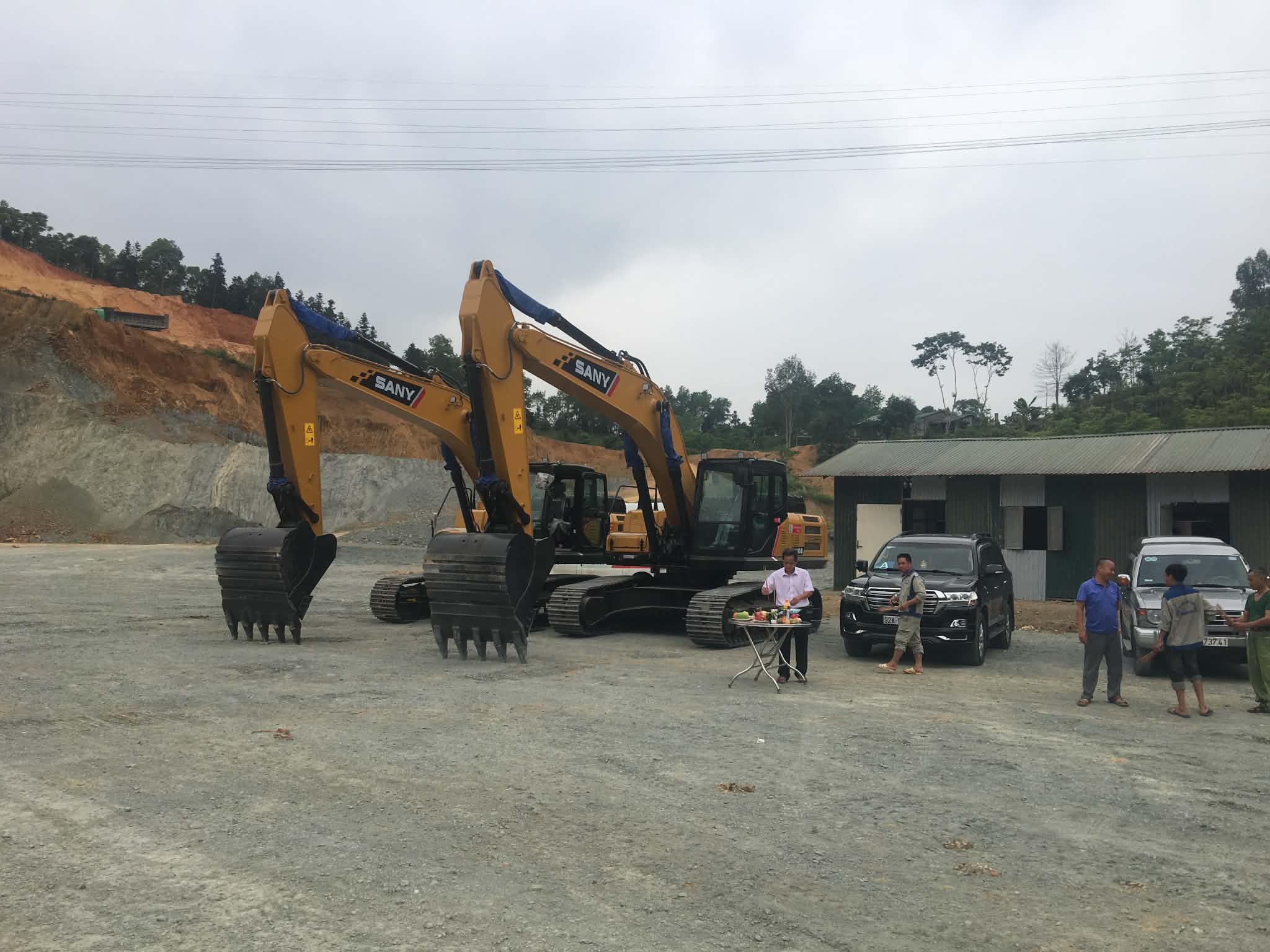Na Sầm tháng 4/2022 – Hai chiếc SY245H