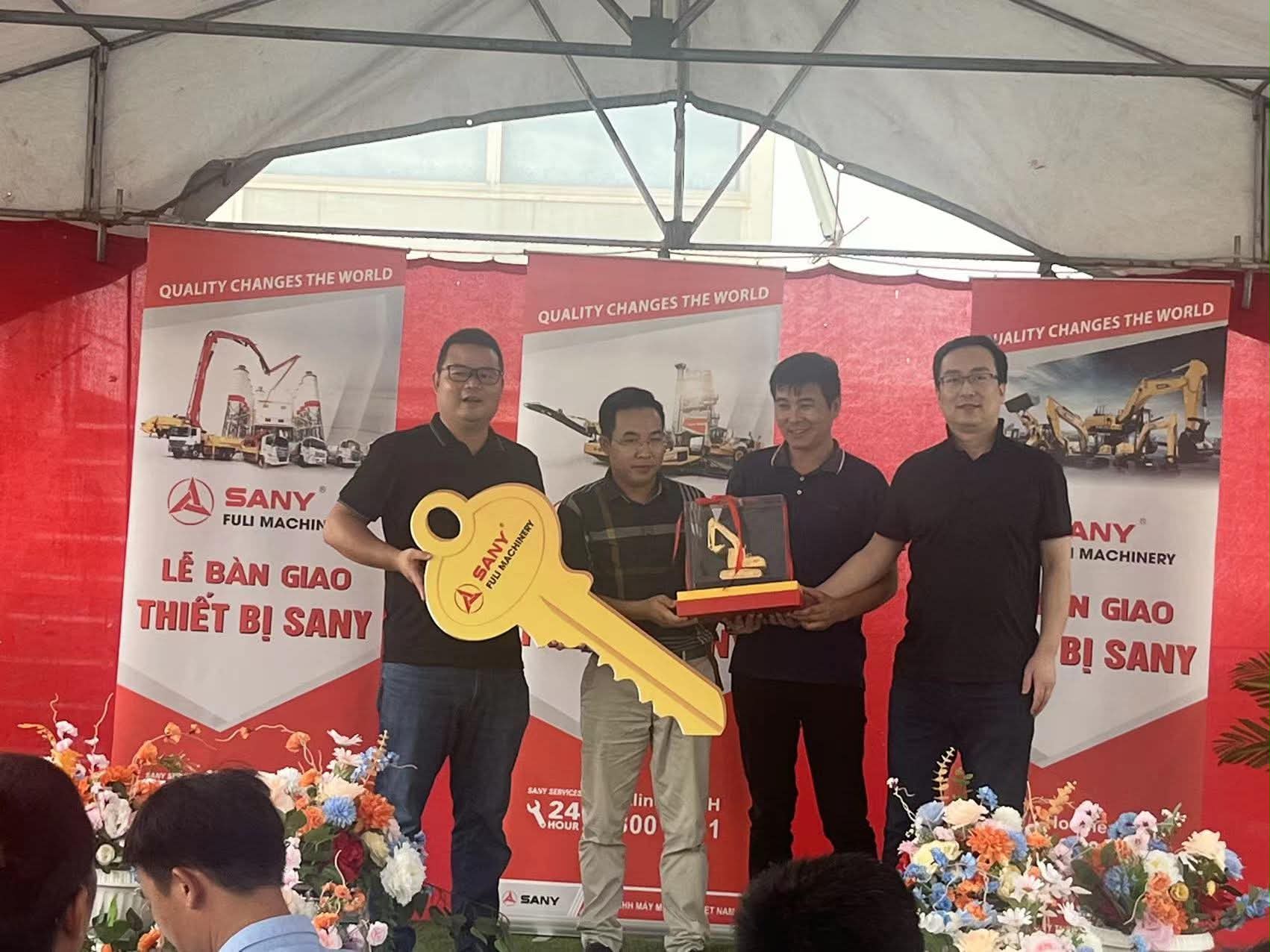 Peter trong lễ bàn giao trạm trộn 2023