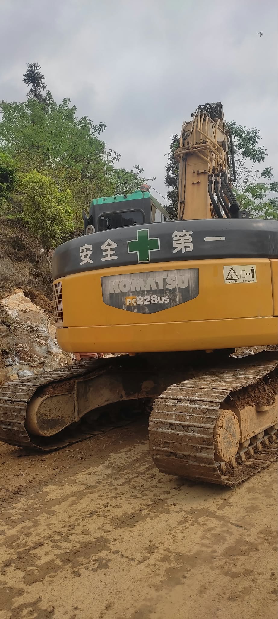 máy xúc PC228US