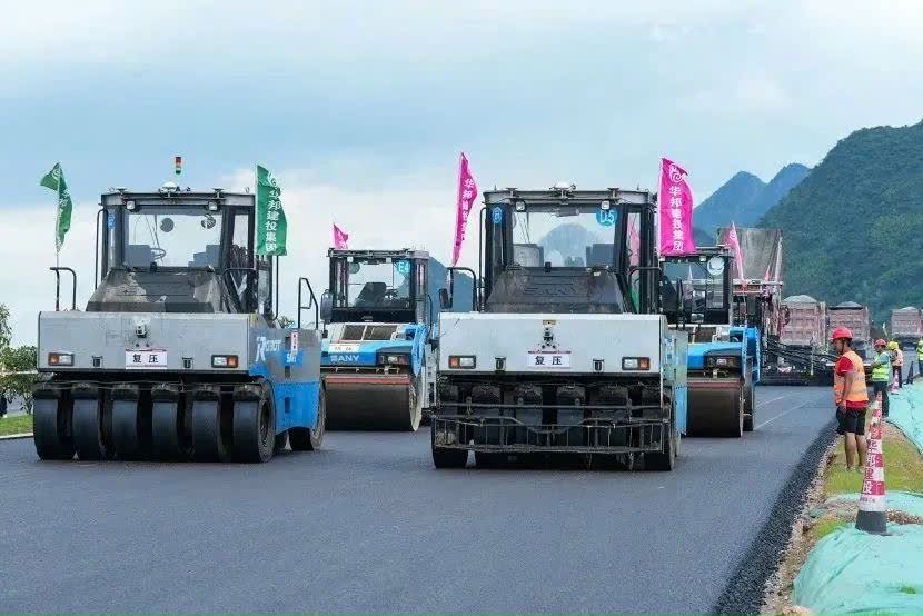 SANY đi đầu trong ứng dụng công nghệ robot vào làm đường cao tốc -video