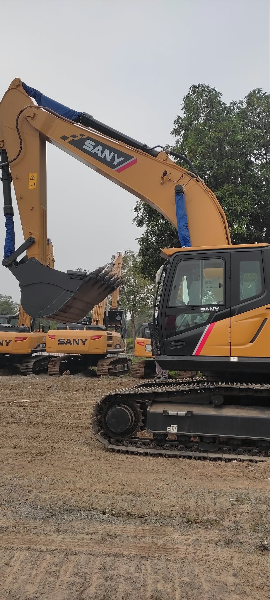 Vì Sao SANY SY305H Thất Bại? Bài Học Sales Máy Xúc 01