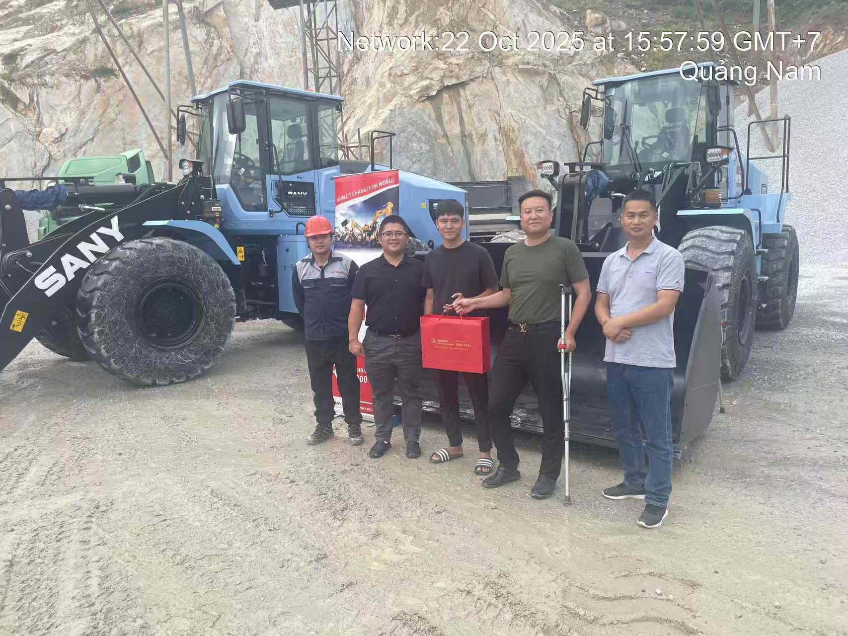 Bàn giao lô xúc lật điện cho khách hàng mỏ Đà Nẵng ngày 22.10.2025