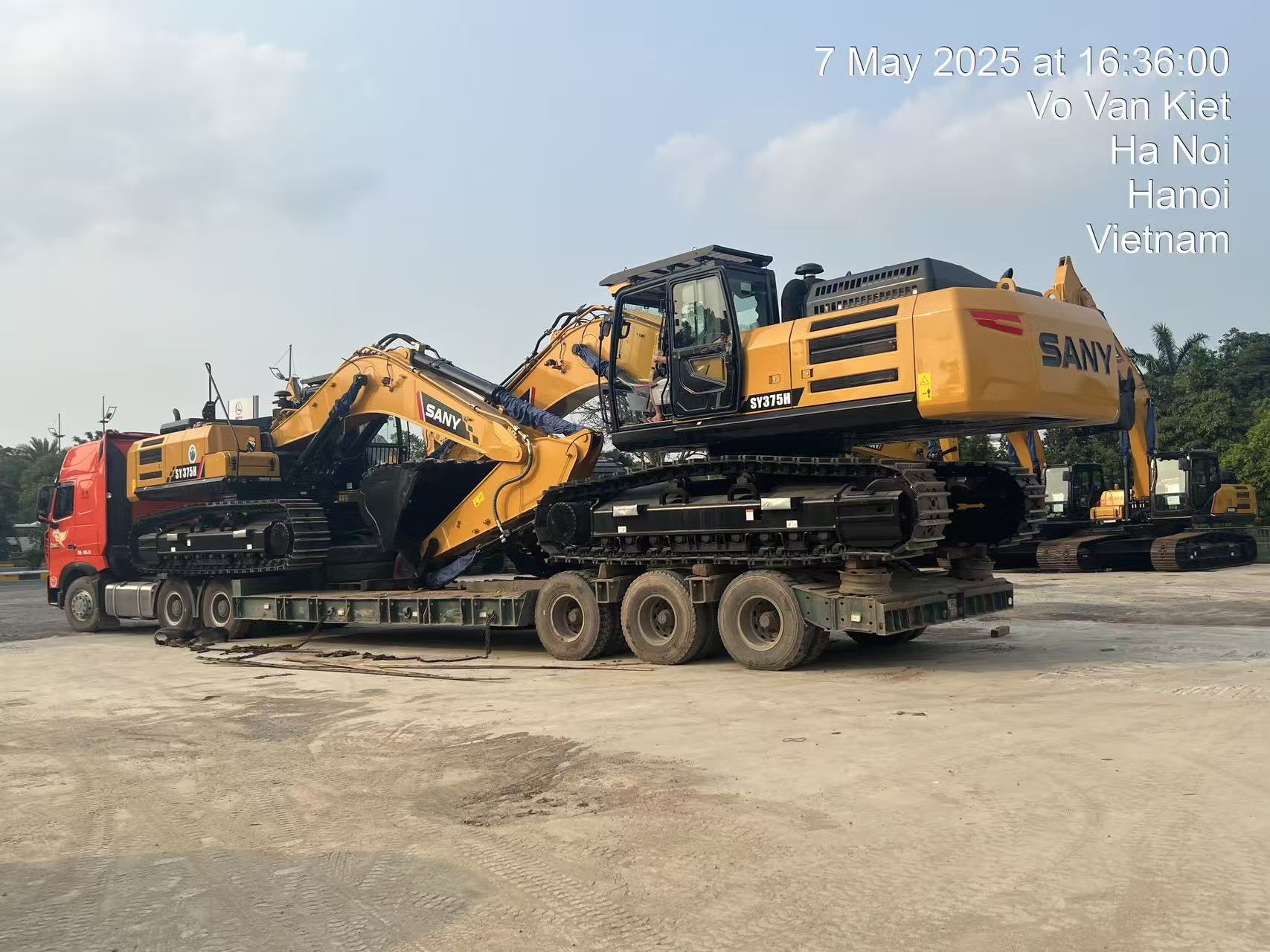 11.05.2025: Bàn giao 2 máy xúc đào SANY SY375H tại miền Nam