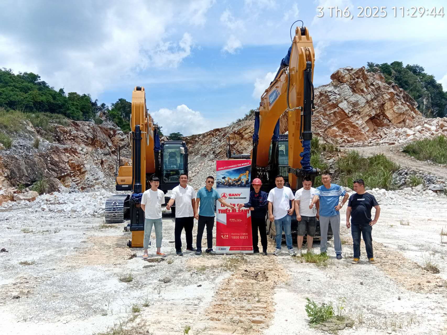 giao máy xúc SANY