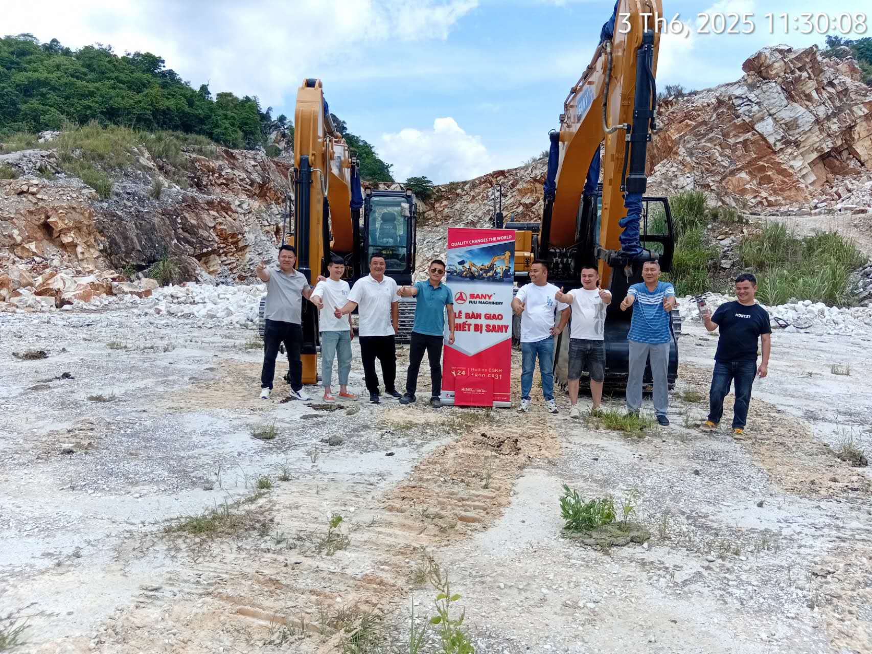 Bàn giao máy xúc đào SANY SY215H và máy xúc đào SANY SY375H ngày 3.6.2025