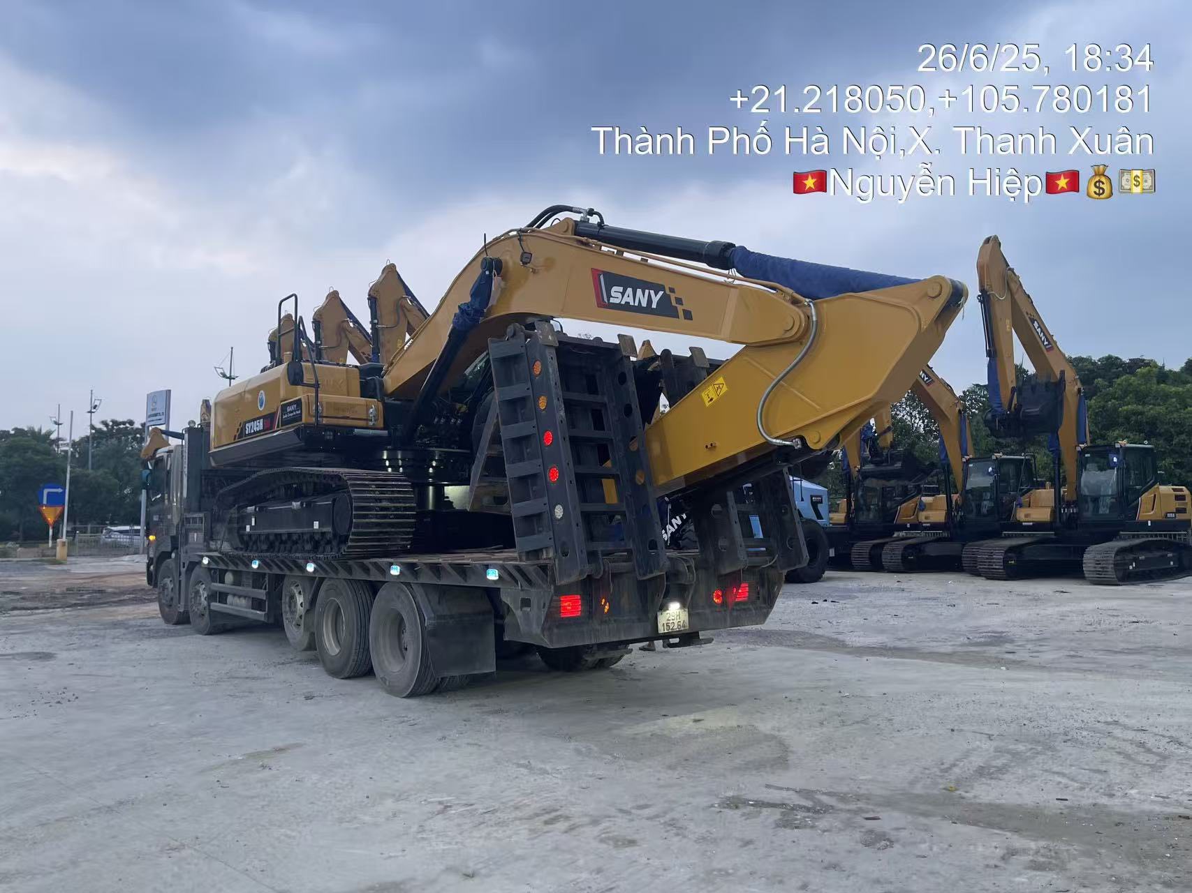 máy xúc SANY SY245H