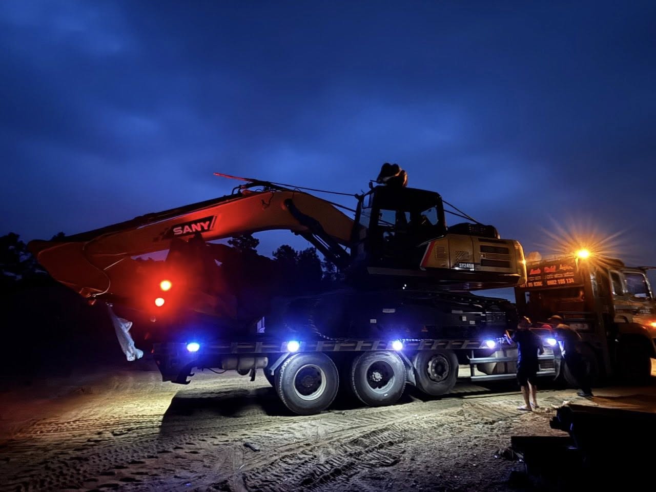 Máy xúc SANY SY245H