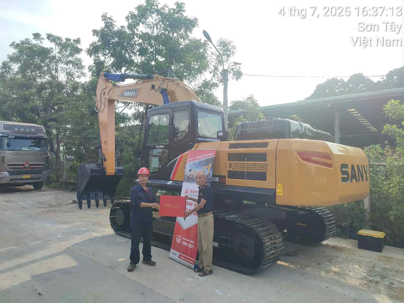 Máy xúc SANY SY245H