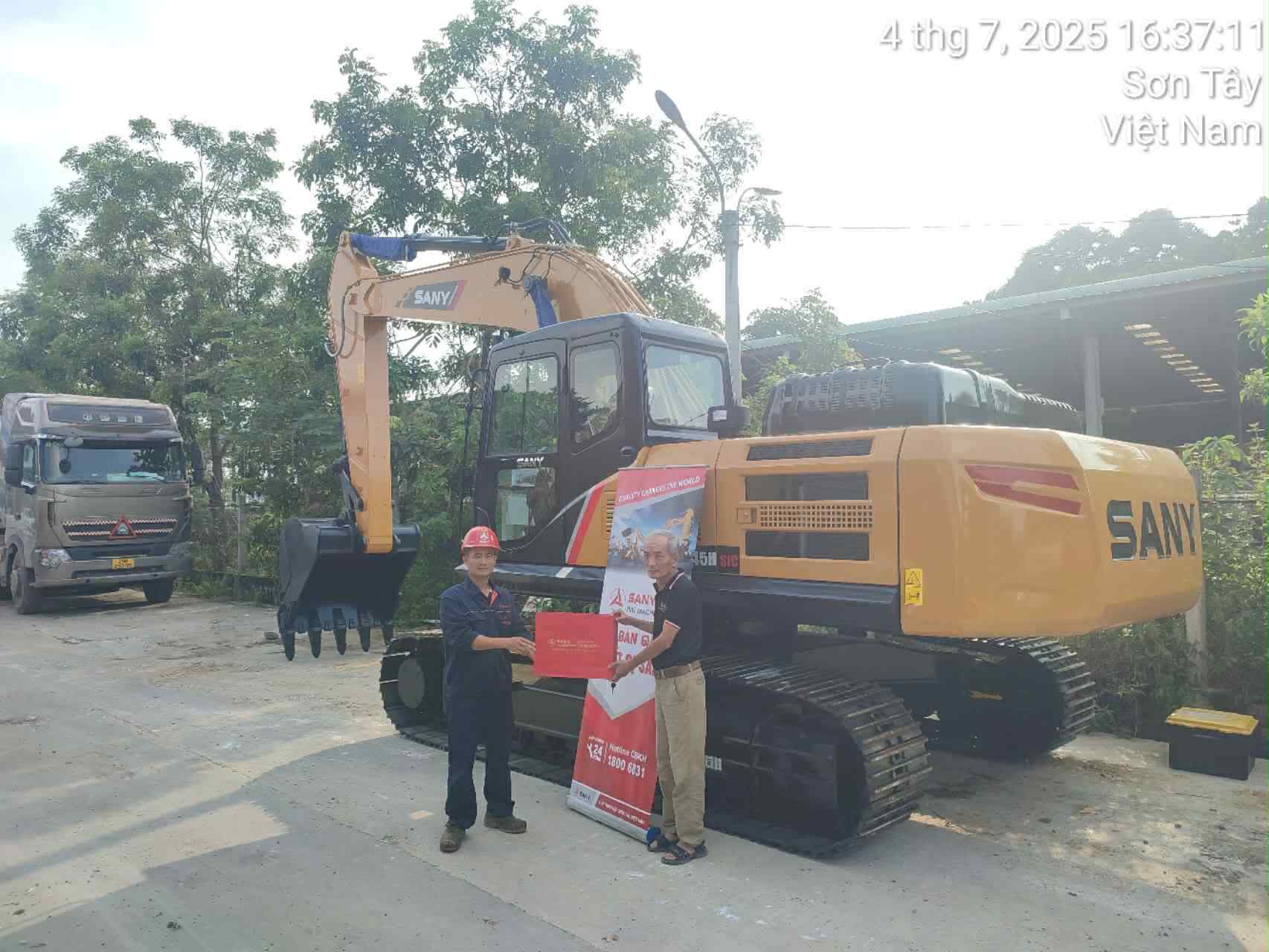 Bàn giao máy xúc đào SANY SY245H tại Hà Nội ngày 4.7.2025