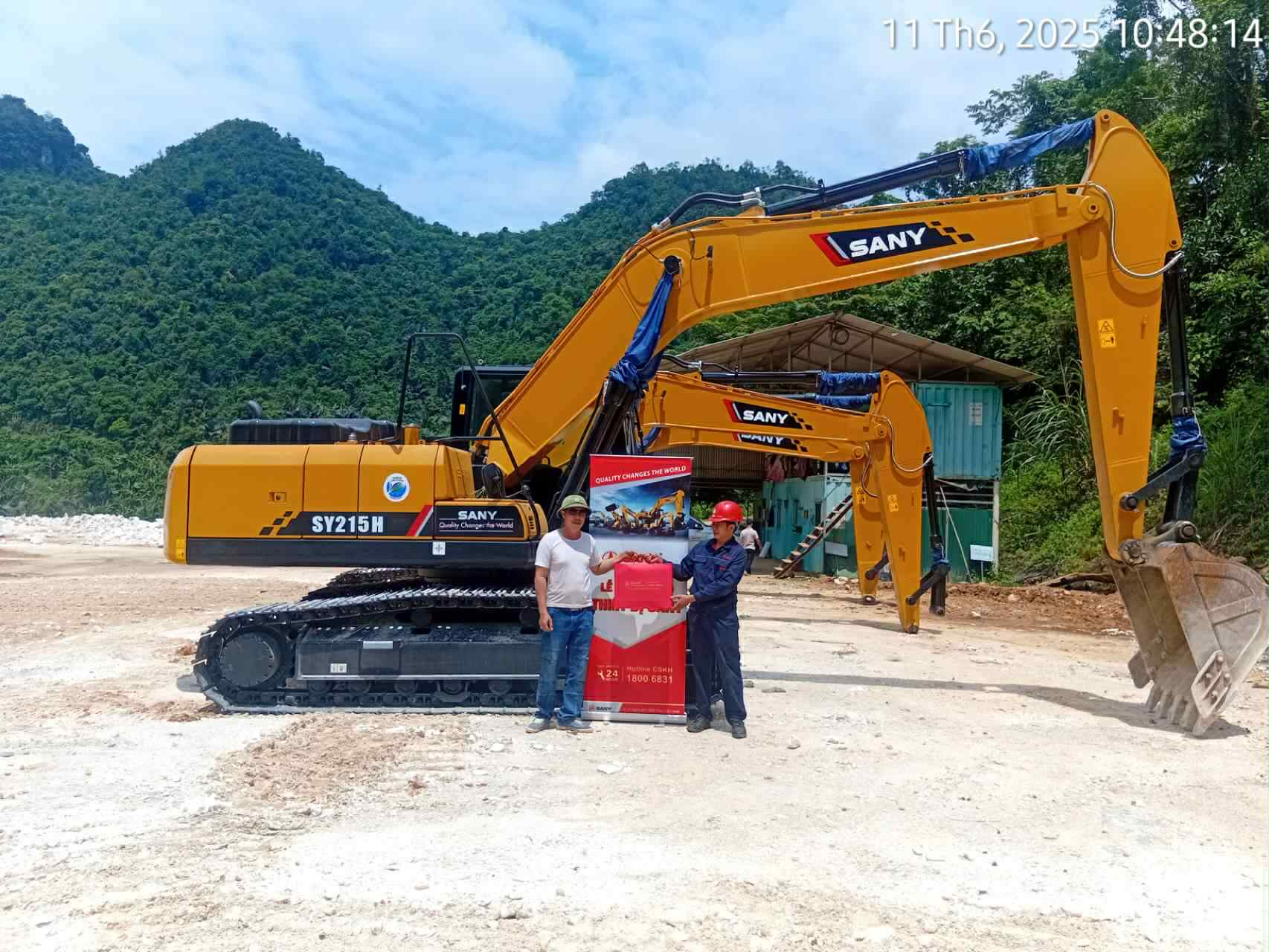 Bàn giao máy xúc đào SANY SY215H gầu 1,1 khối ngày 11.6.2025